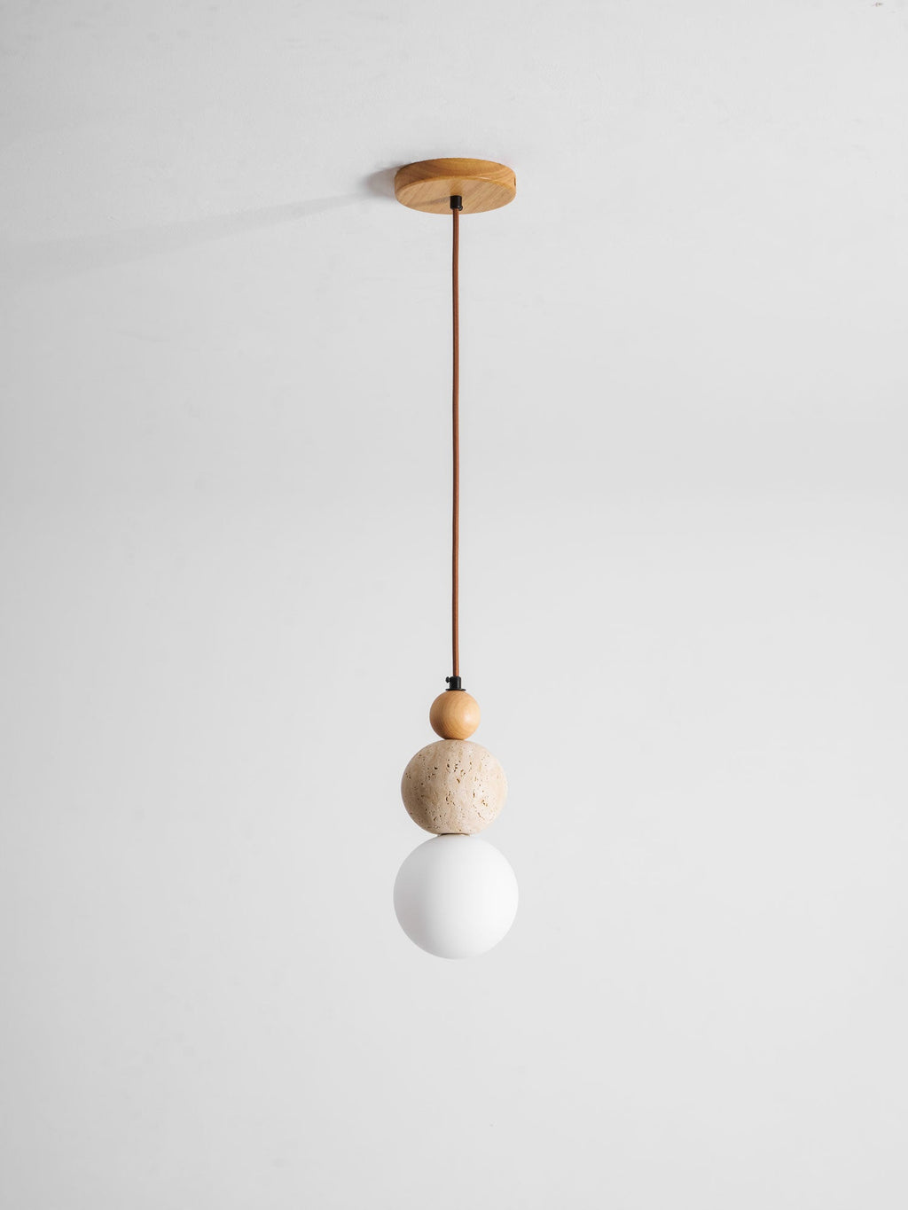 Suspension moderne Brook en Noyer et travertin jaune