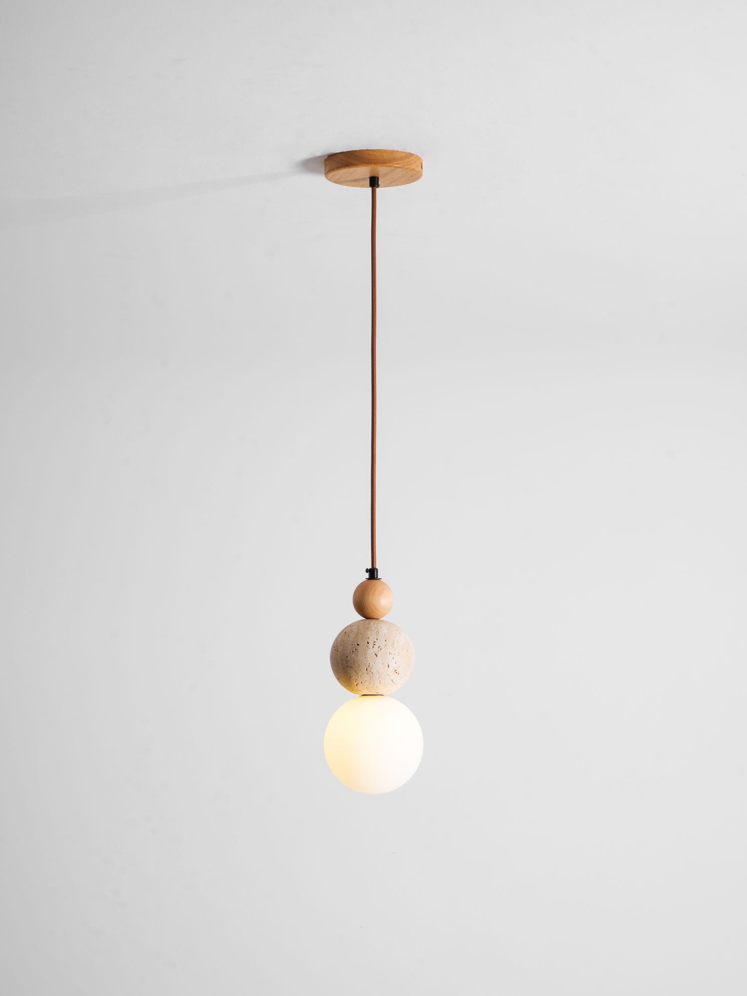 Suspension moderne Brook en Bois et travertin jaune