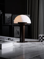 Lampe à poser moderne Grettir en Or et albâtre blanc