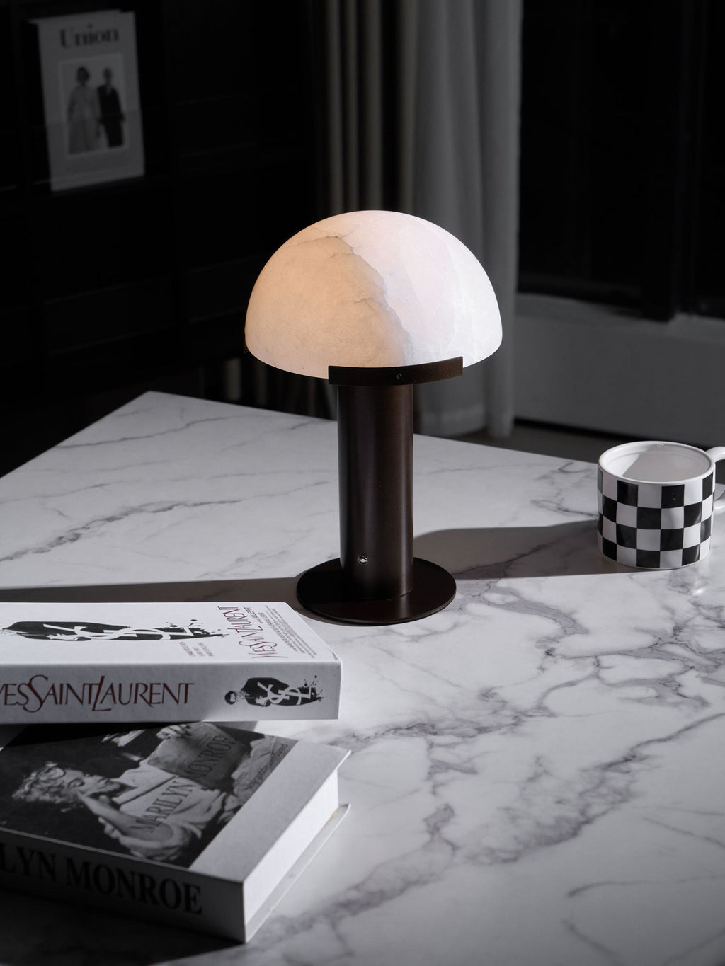 Lampe à poser moderne Grettir en Albâtre Noir et blanc verre