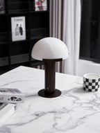 Lampe à poser moderne Grettir en Or et albâtre blanc