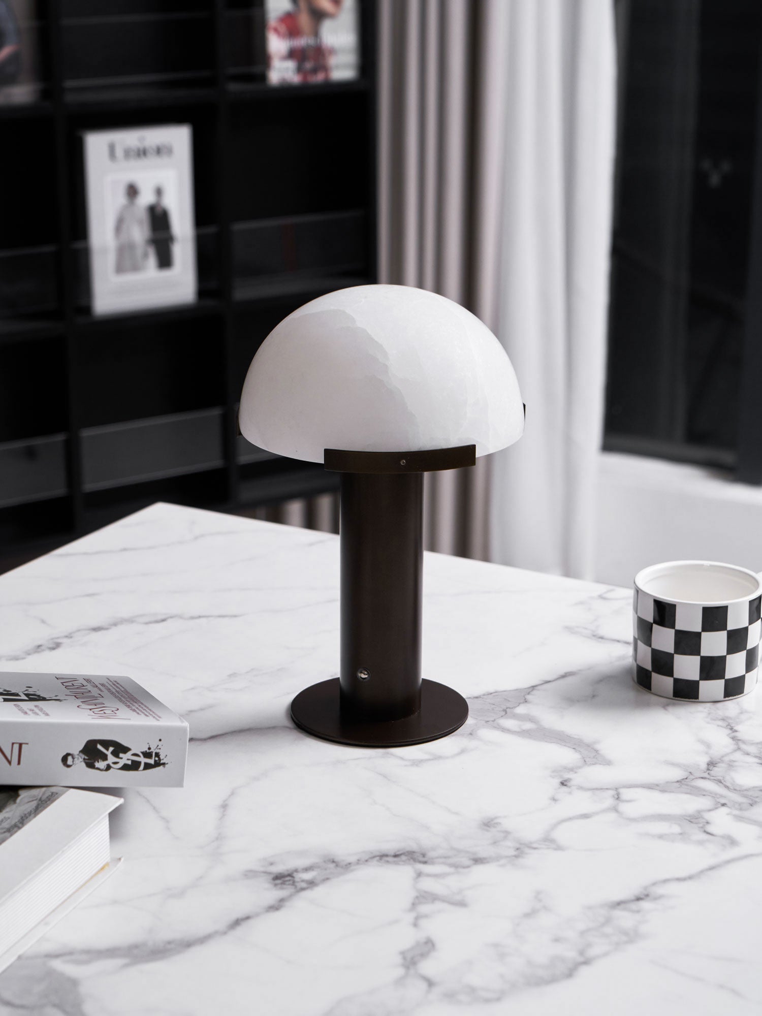 Lampe à poser moderne Grettir en Albâtre Noir et blanc verre