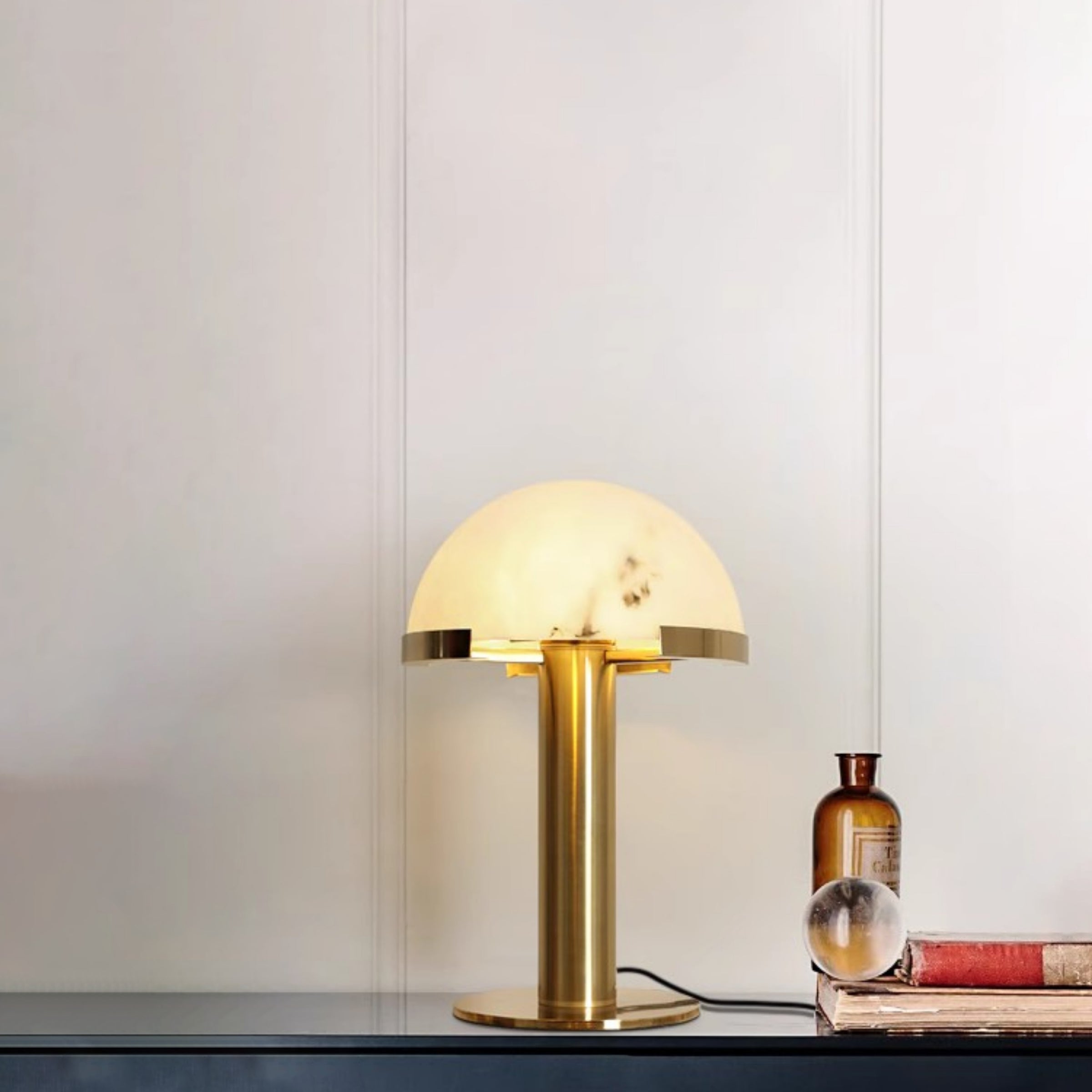 Lampe à poser moderne Grettir en Or et albâtre blanc