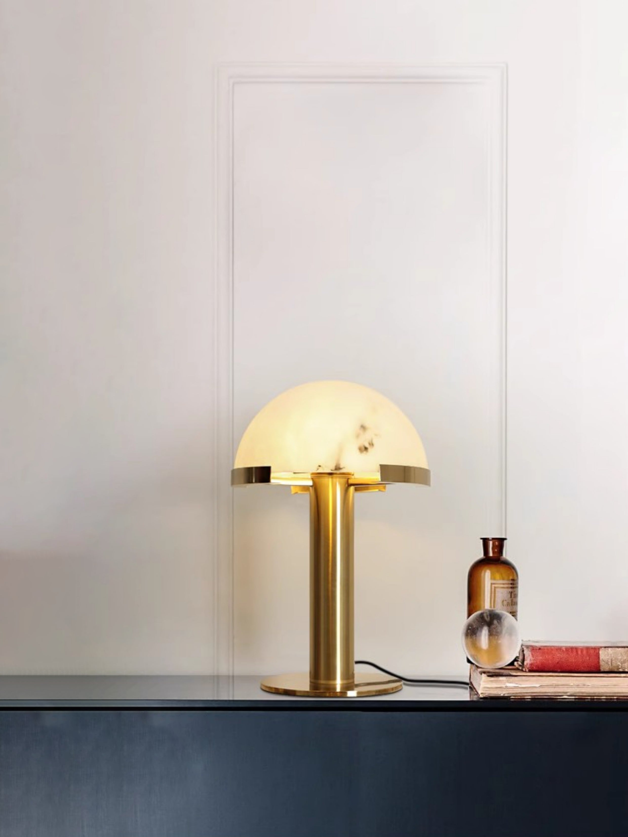 Lampe à poser moderne Grettir en Noir et albâtre blanc