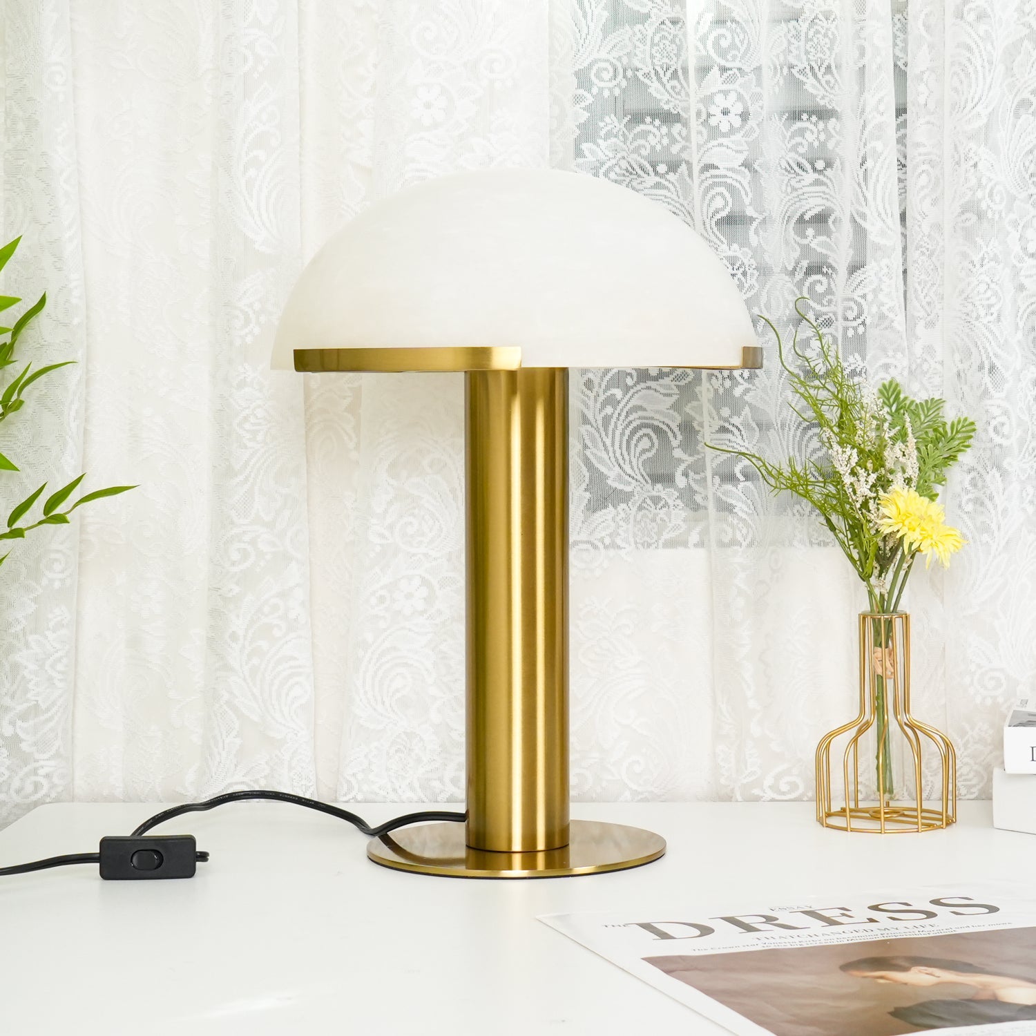 Lampe à poser moderne Grettir en Noir et albâtre blanc