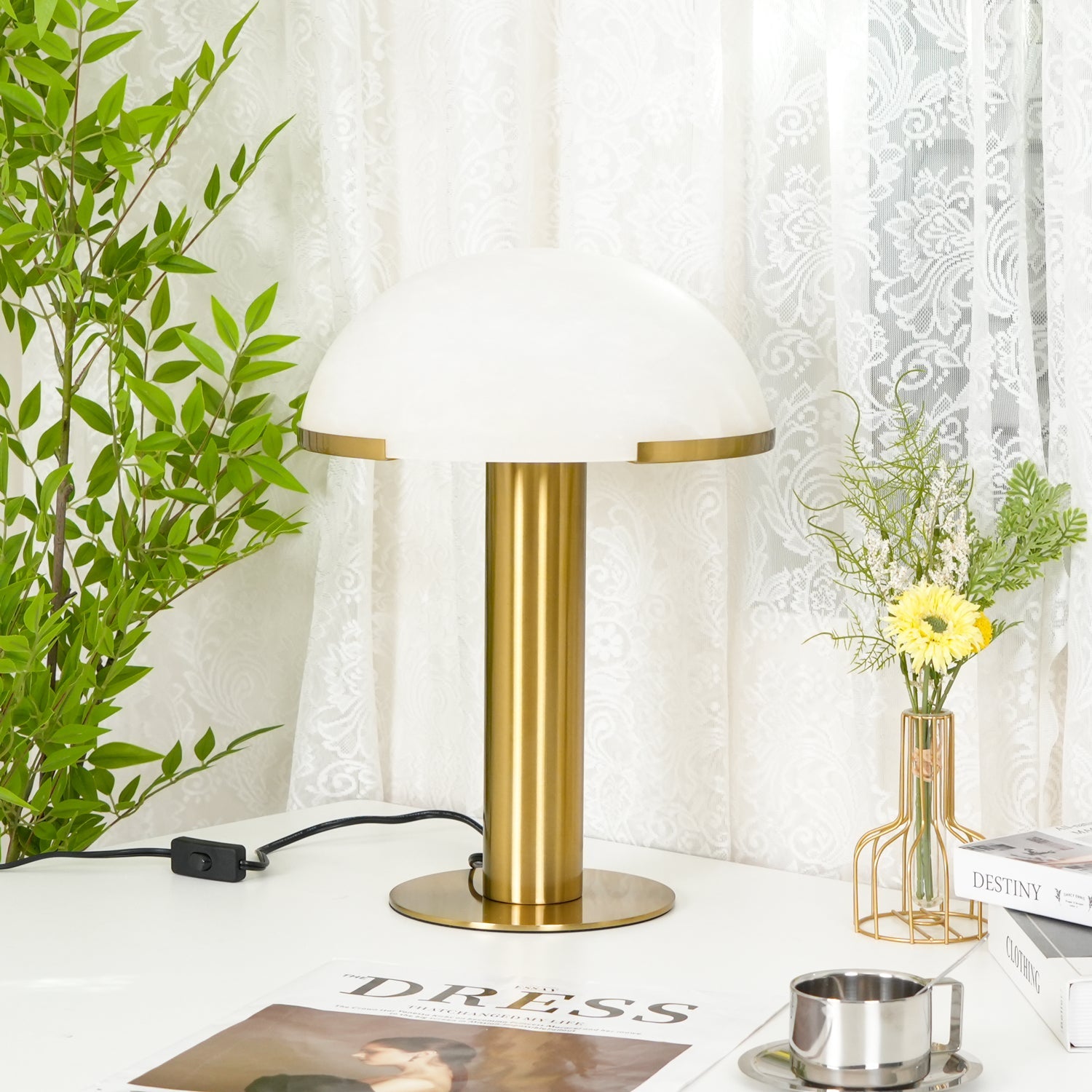 Lampe à poser moderne Grettir en Noir et albâtre blanc