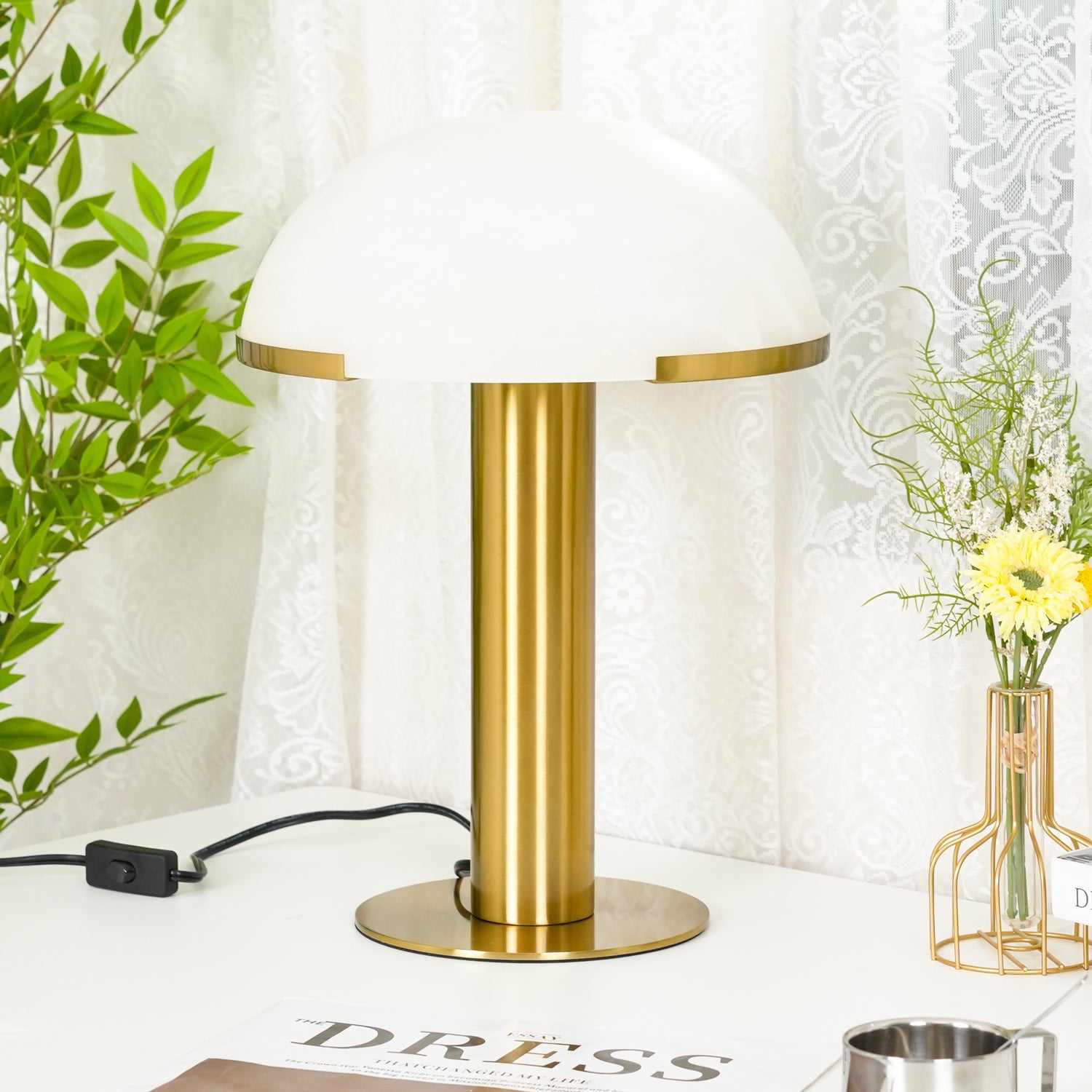 Lampe à poser moderne Grettir en Noir et albâtre blanc