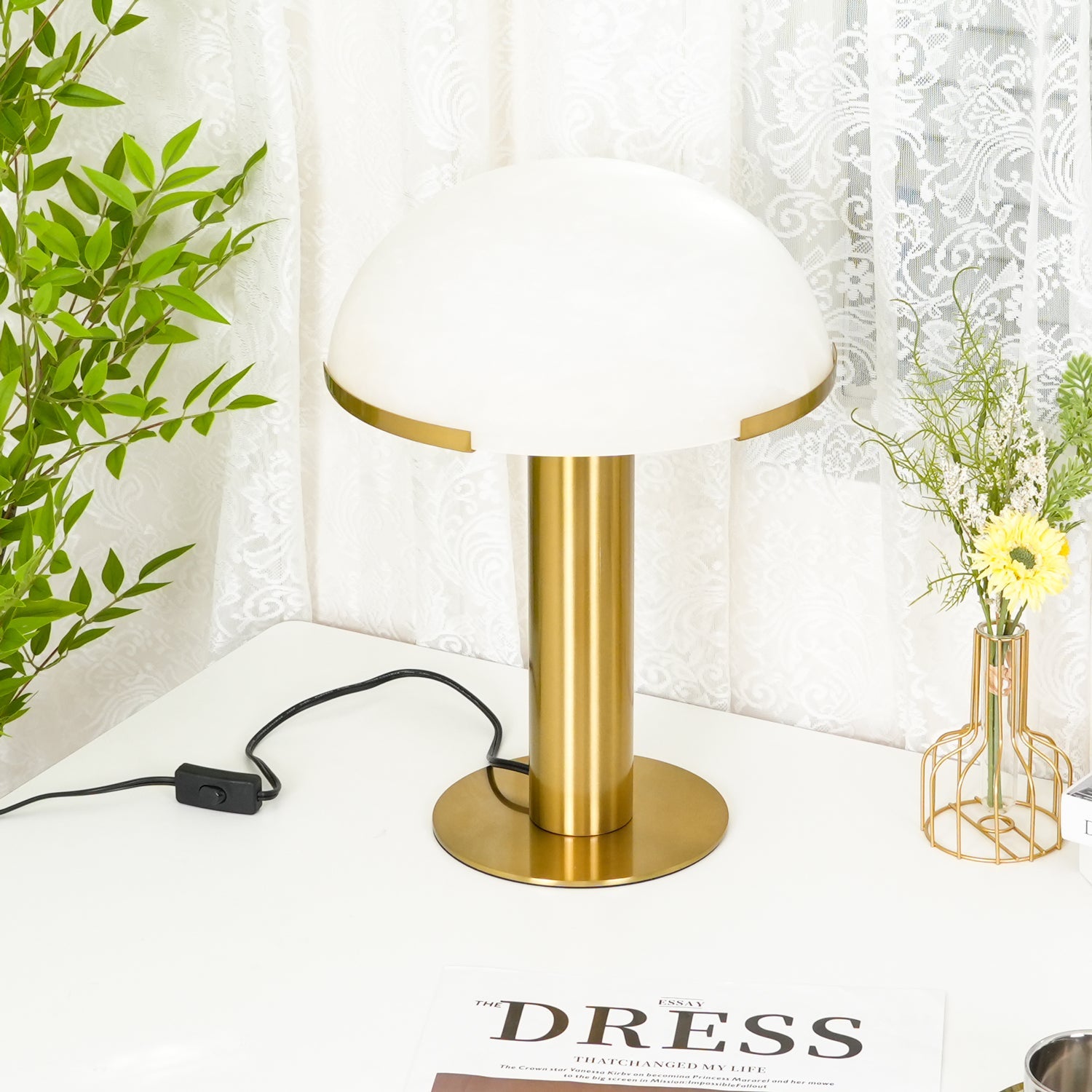 Lampe à poser moderne Grettir en Or et albâtre blanc
