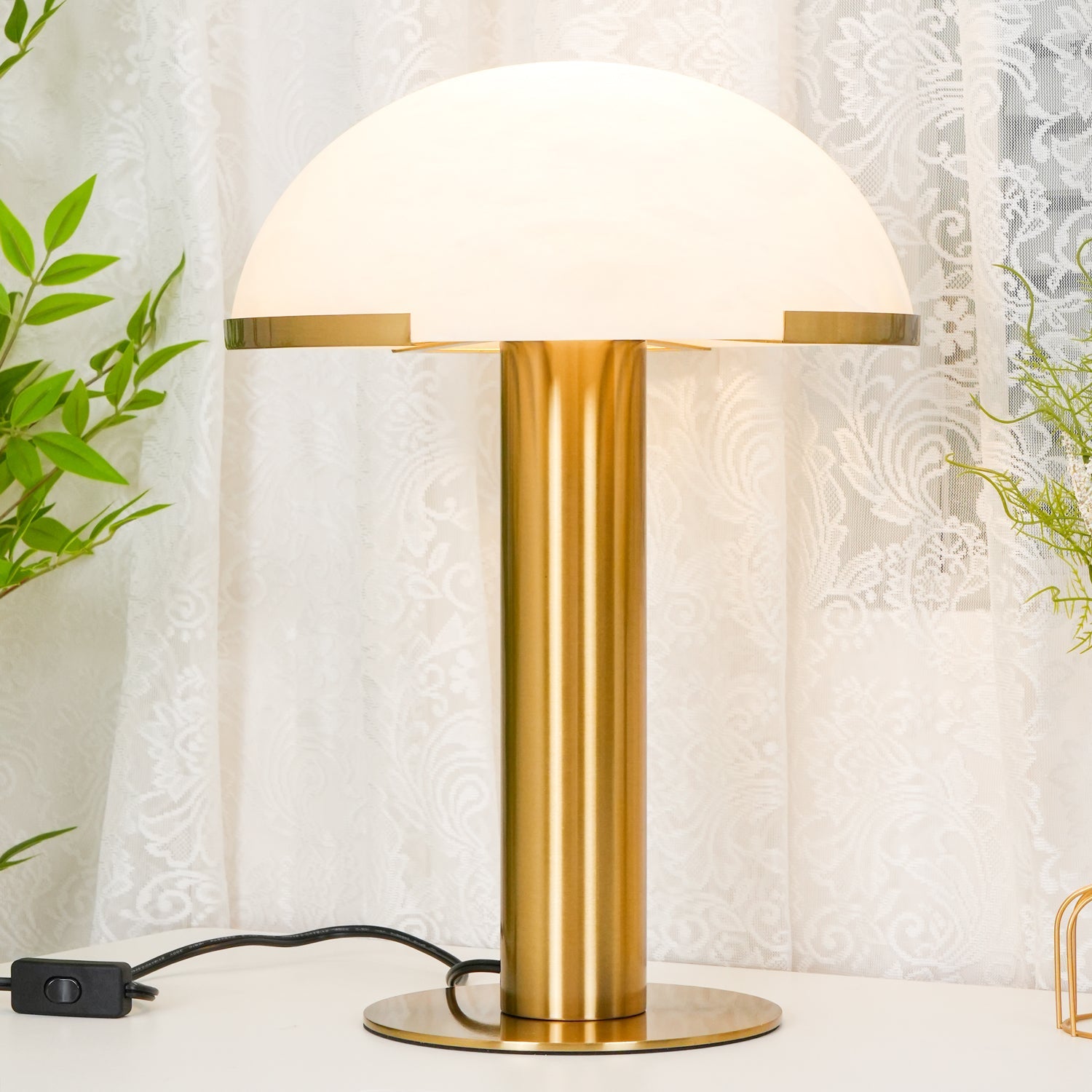 Lampe à poser moderne Grettir en Noir et albâtre blanc