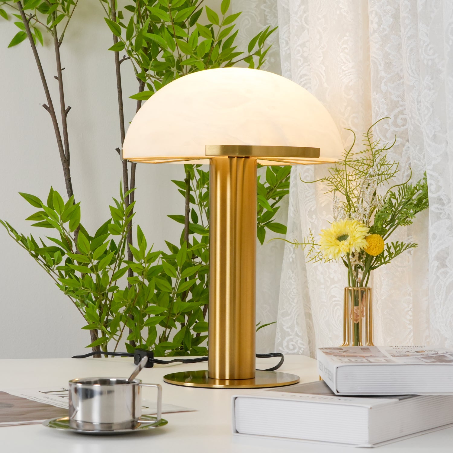 Lampe à poser moderne Grettir en Albâtre Or et blanc verre