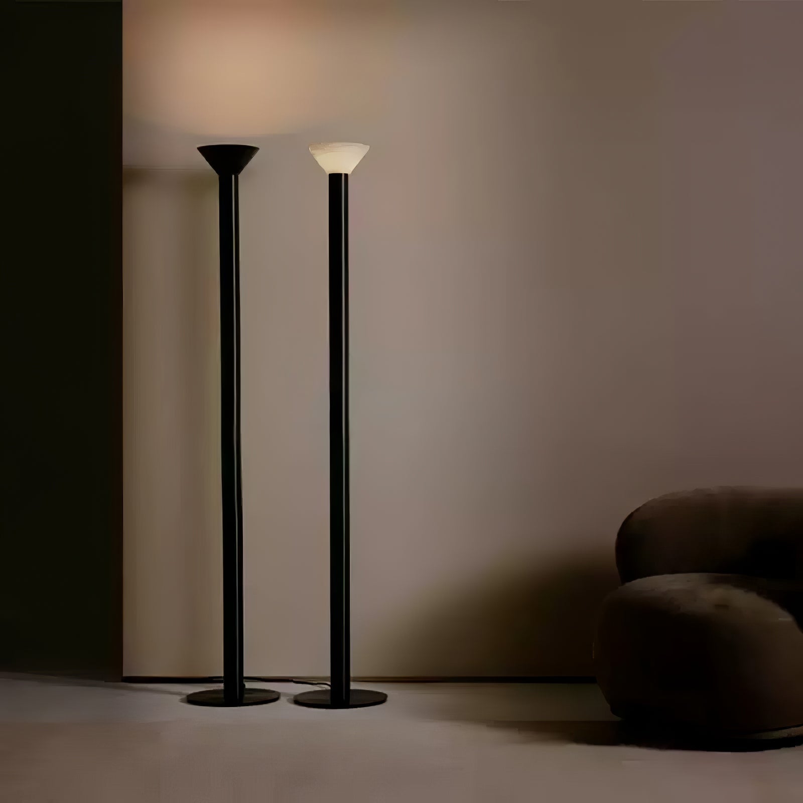 Lampadaire moderne Clyde en Albâtre Noir