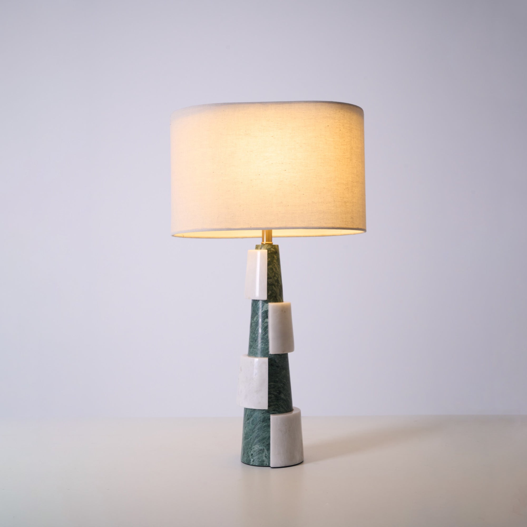Lampe à poser moderne Dadi en Marbre Vert et blanc