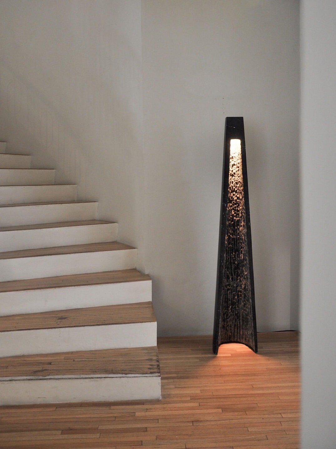 Lampadaire moderne Akseli en Noir marbre