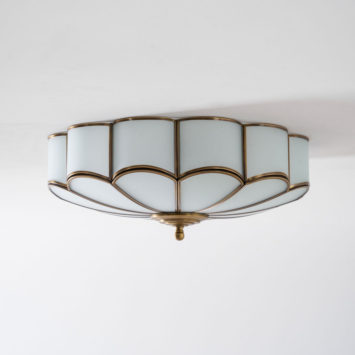 Plafonnier art déco Martti en verre Laiton et blanc