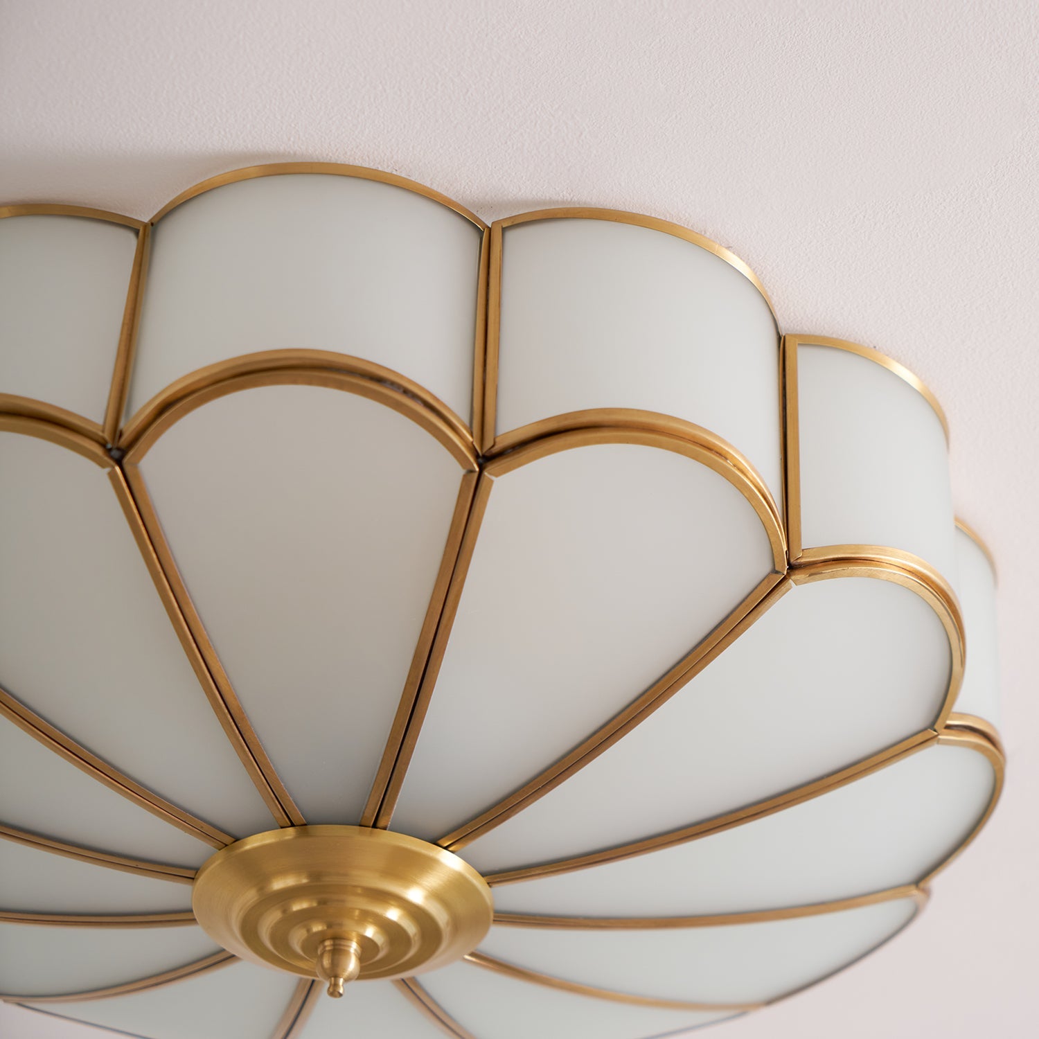 Plafonnier art déco Martti en verre Laiton et blanc