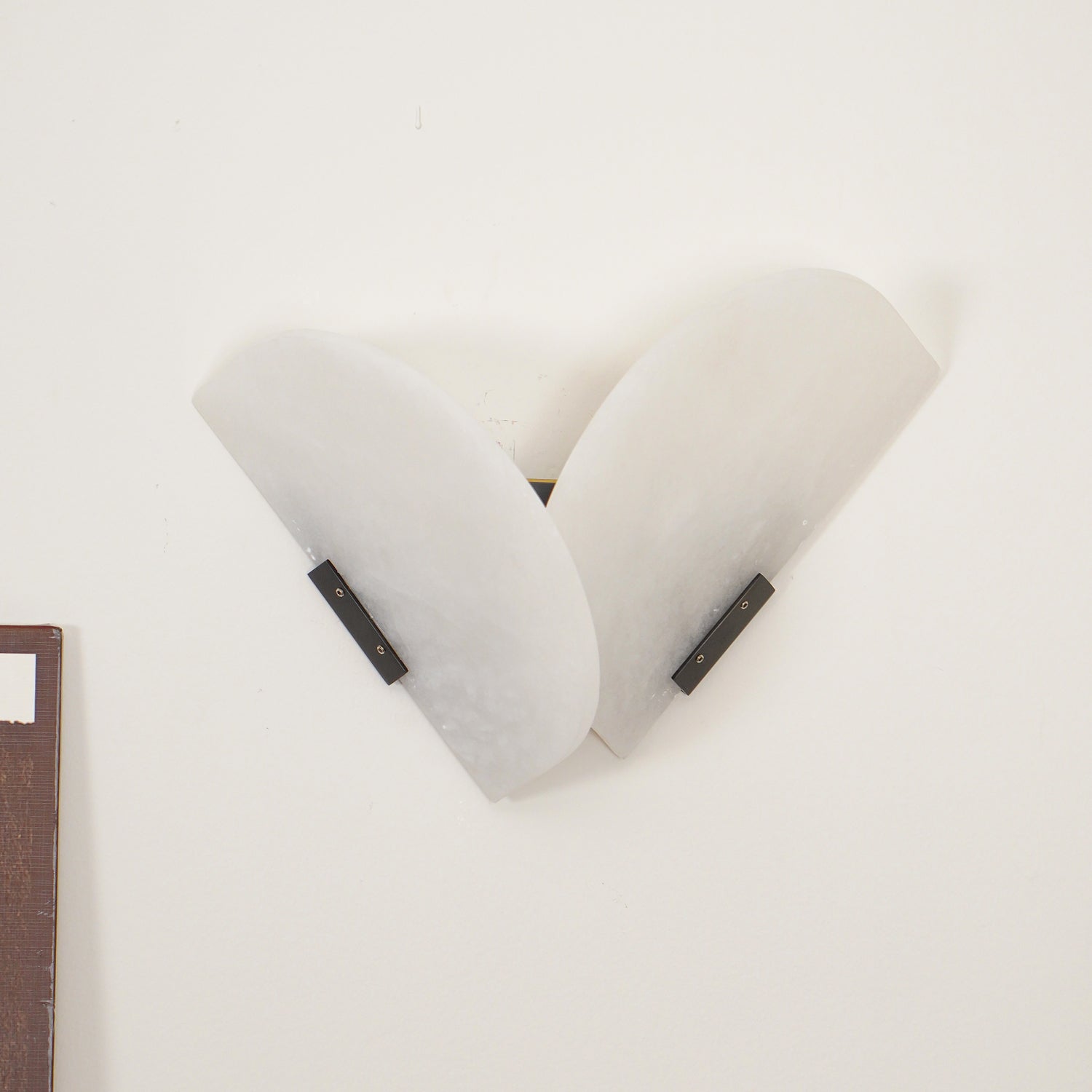 Applique murale moderne Jona en Albâtre Blanc et noir