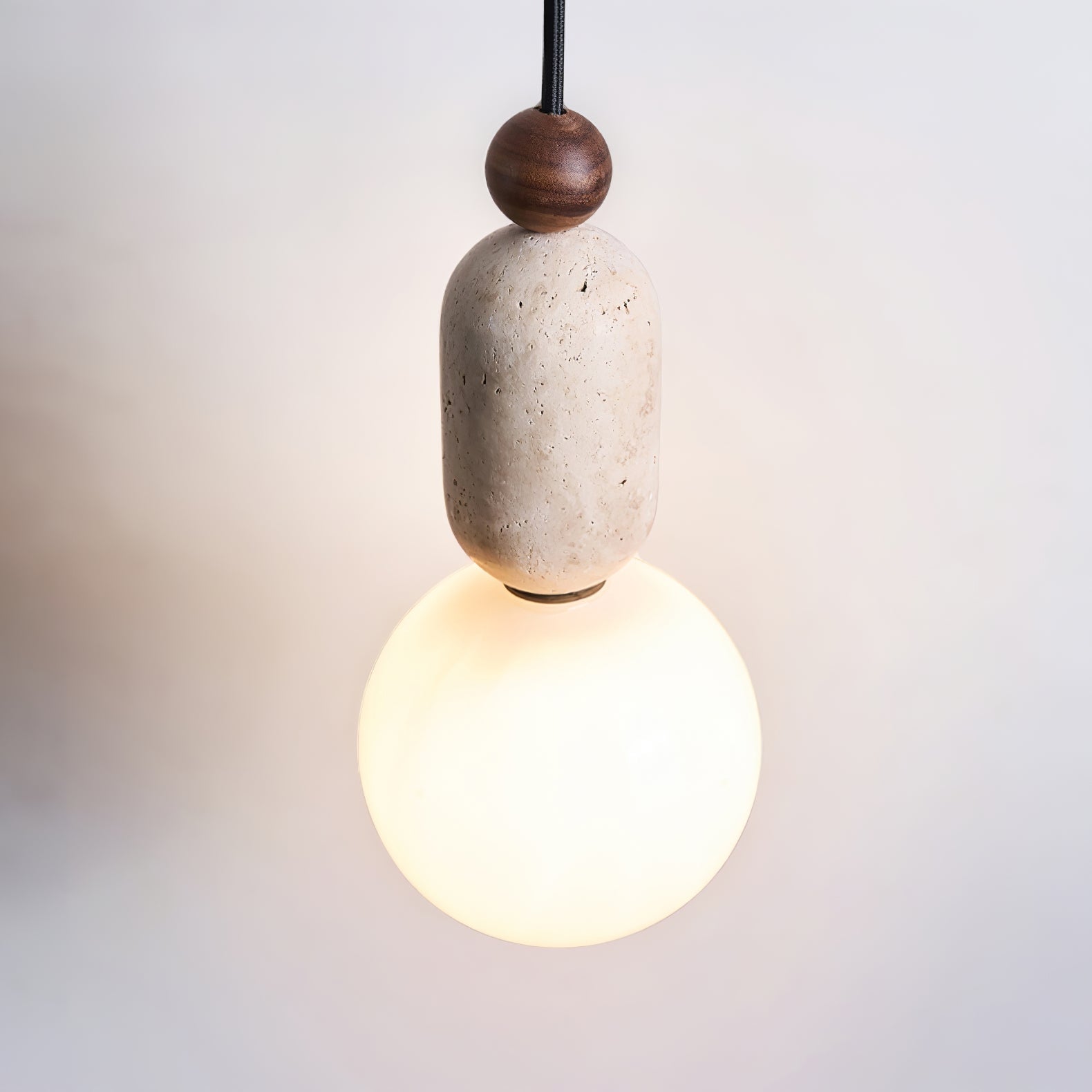Suspension moderne Rael en Noyer et travertin jaune