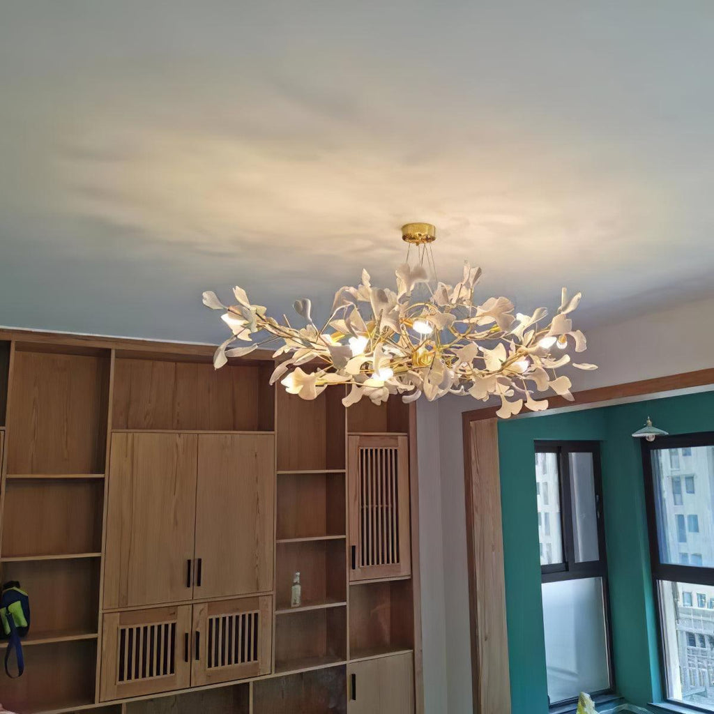 Lustre moderne Heimir en Métal Doré corps et blanc feuilles