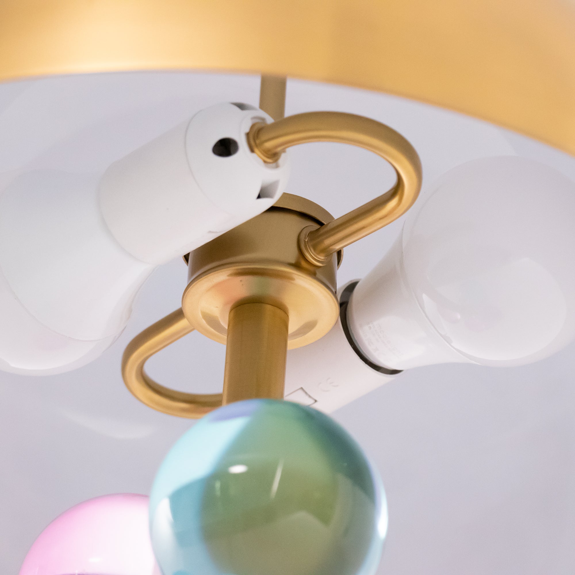 Lampe à poser moderne Nori en Marbre Doré et Multicolor