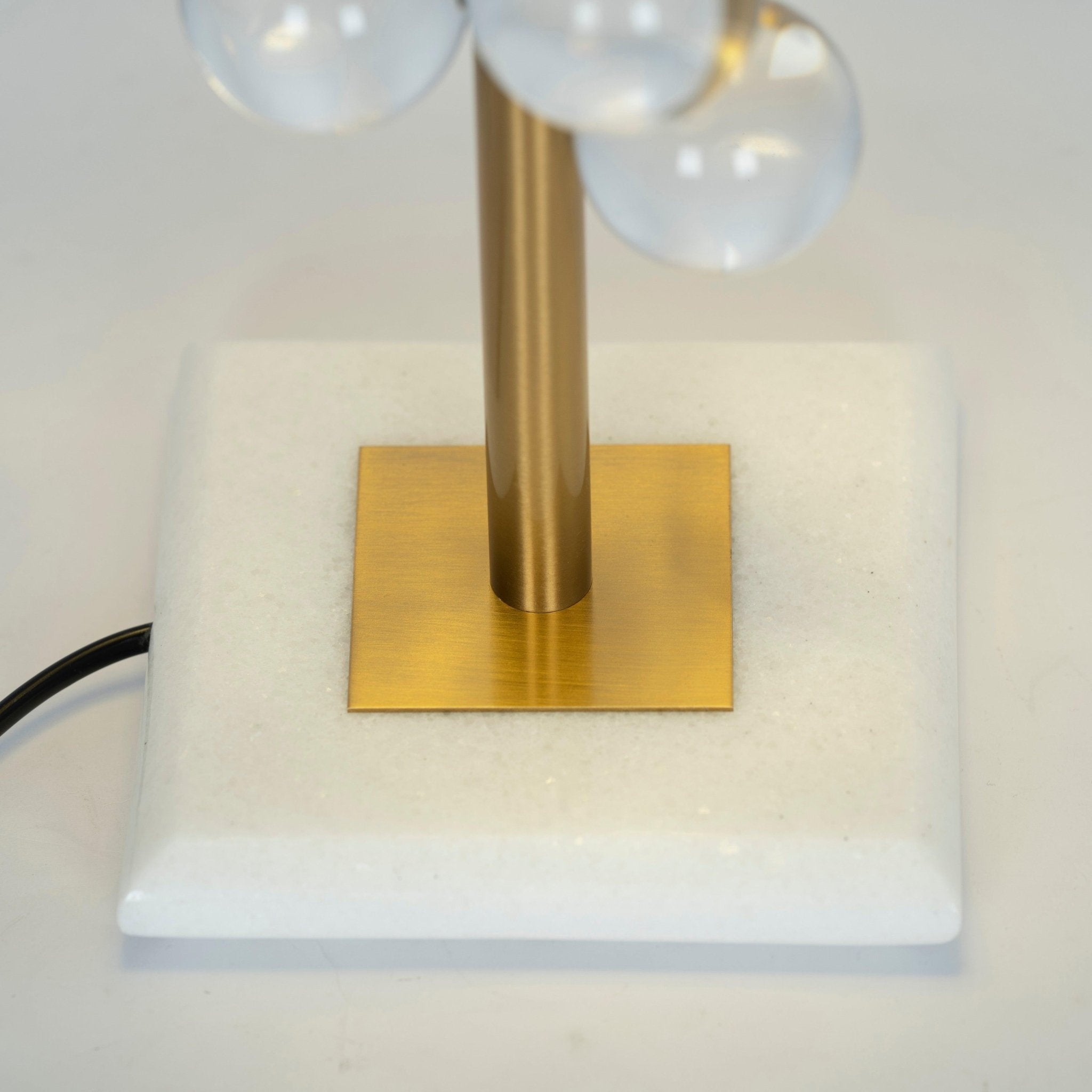 Lampe à poser moderne Nori en Marbre Doré et transparent