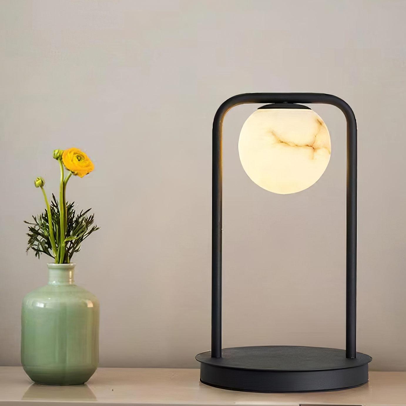 Lampe à poser moderne Walker en Noir et albâtre blanc