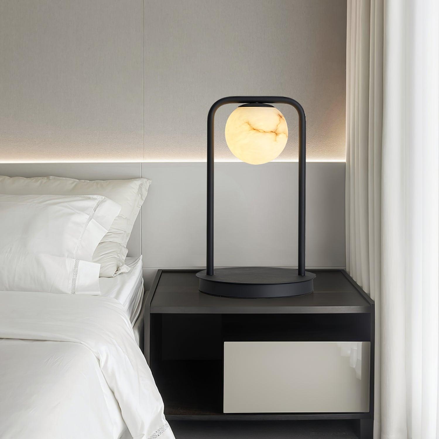 Lampe à poser moderne Walker en Noir et albâtre blanc
