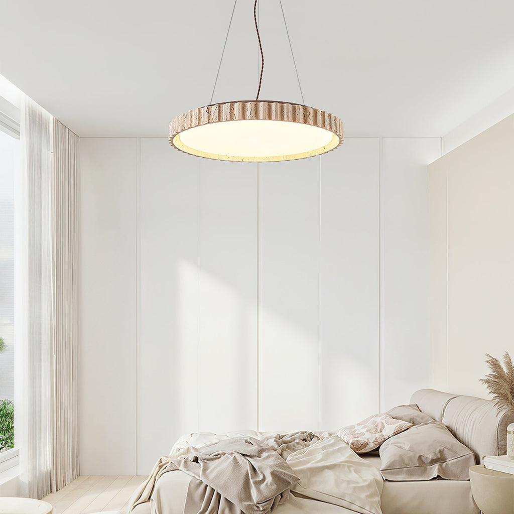 Suspension moderne Marsden en Travertin jaune et blanc