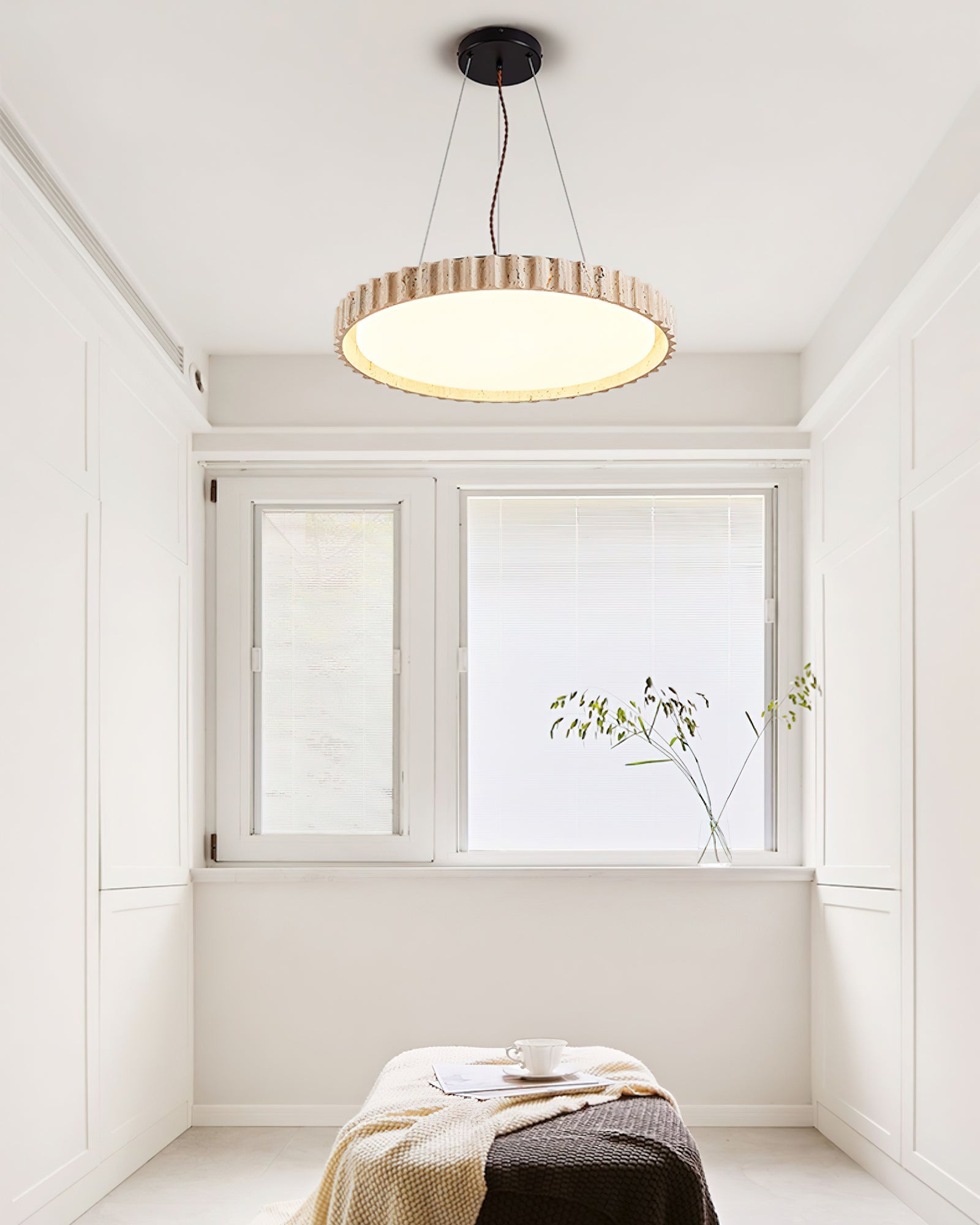 Suspension moderne Marsden en Travertin jaune et blanc