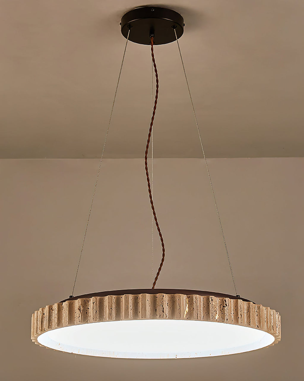Suspension moderne Marsden en Travertin jaune et blanc