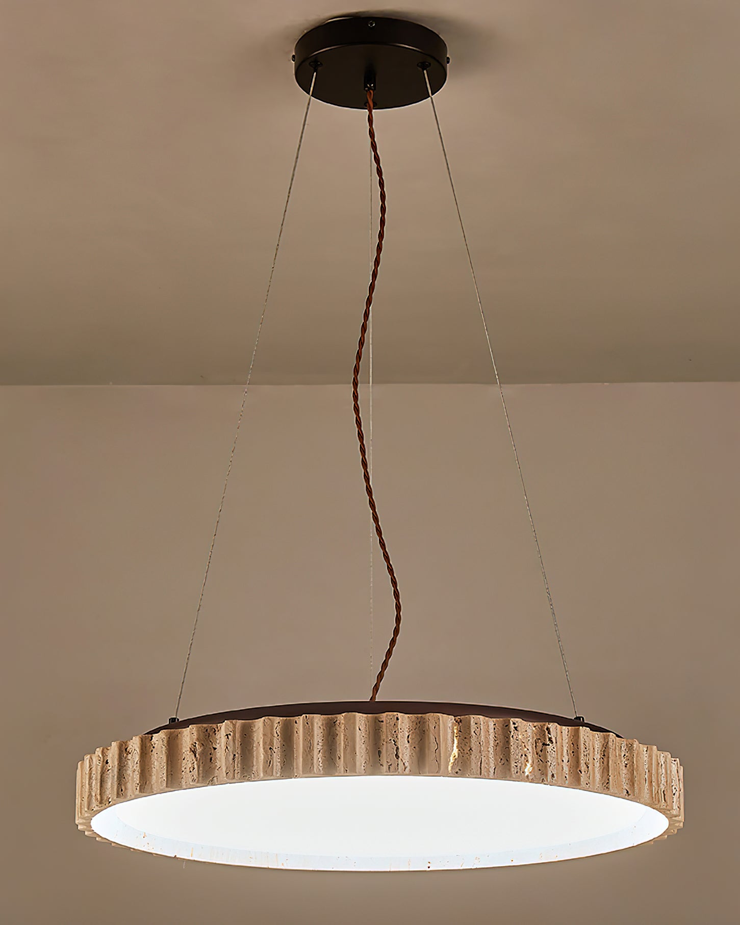 Suspension moderne Marsden en Travertin jaune et blanc