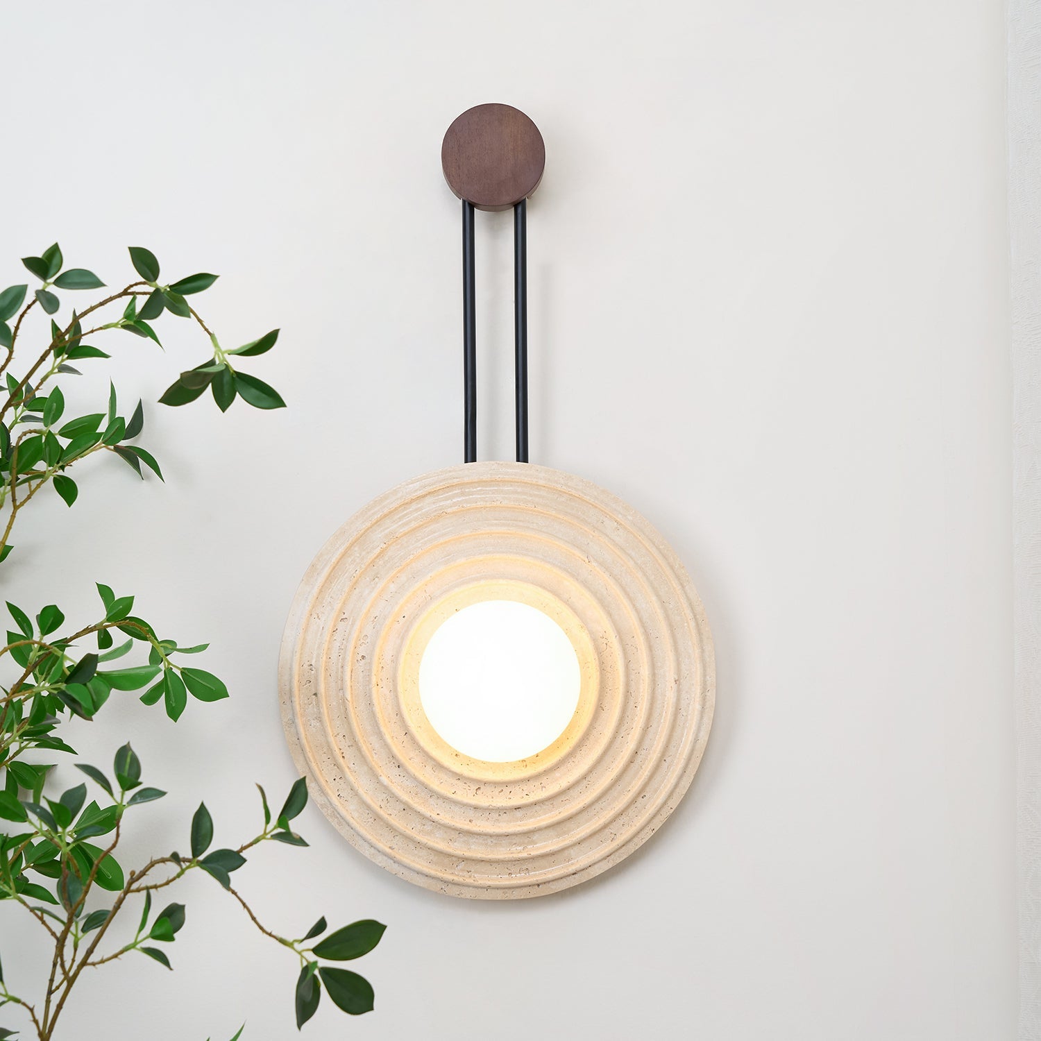 Applique murale moderne Crosby en Travertin Foncé noyer et beige