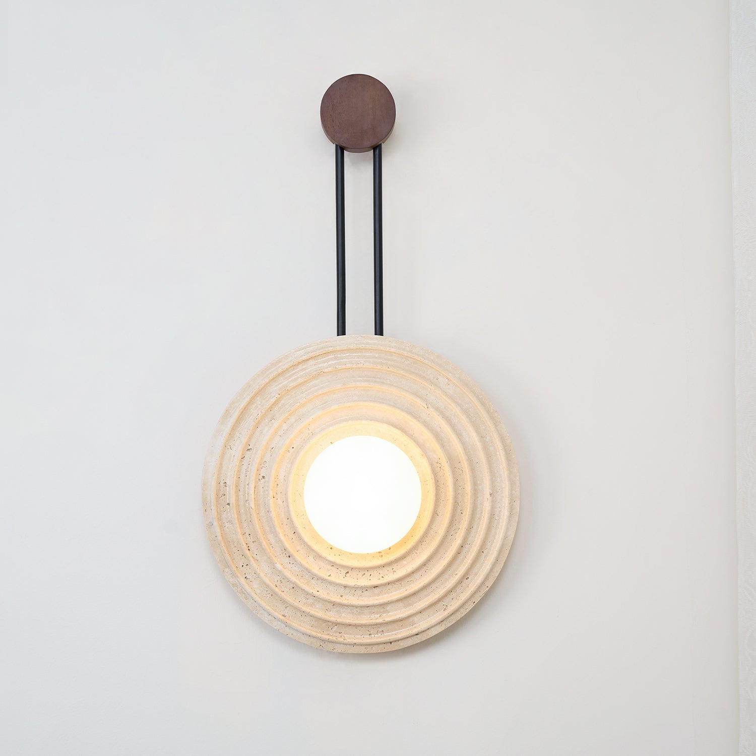 Applique murale moderne Crosby en Travertin Bois et beige