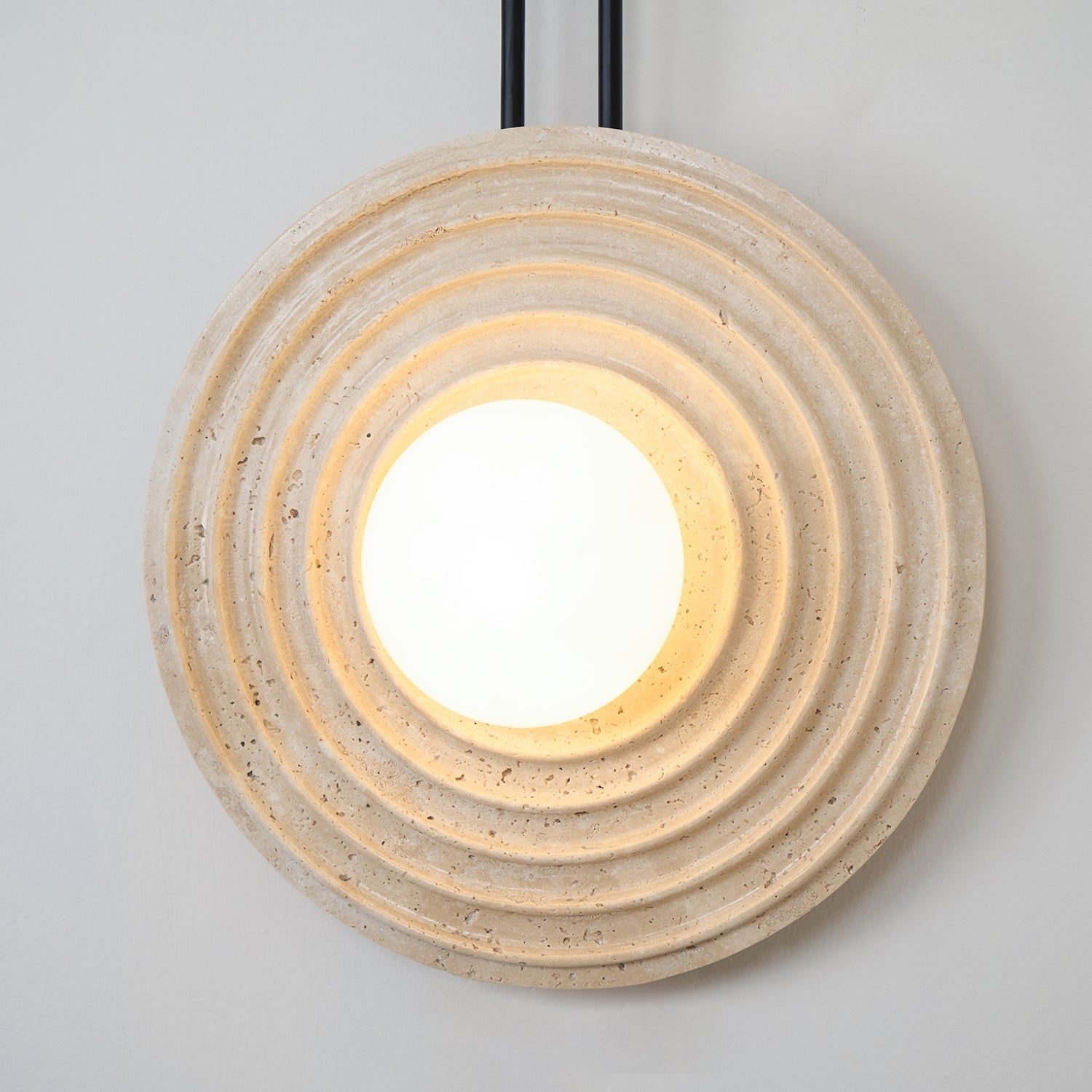 Applique murale moderne Crosby en Travertin Bois et beige
