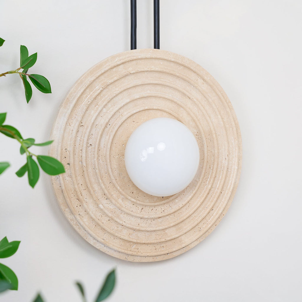 Applique murale moderne Crosby en Travertin Foncé noyer et beige