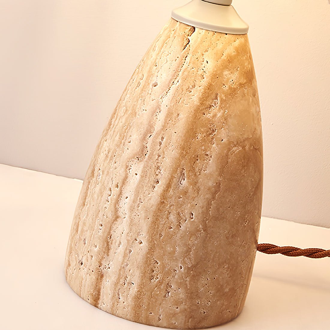 Lampe à poser moderne Lark en Travertin jaune et blanc