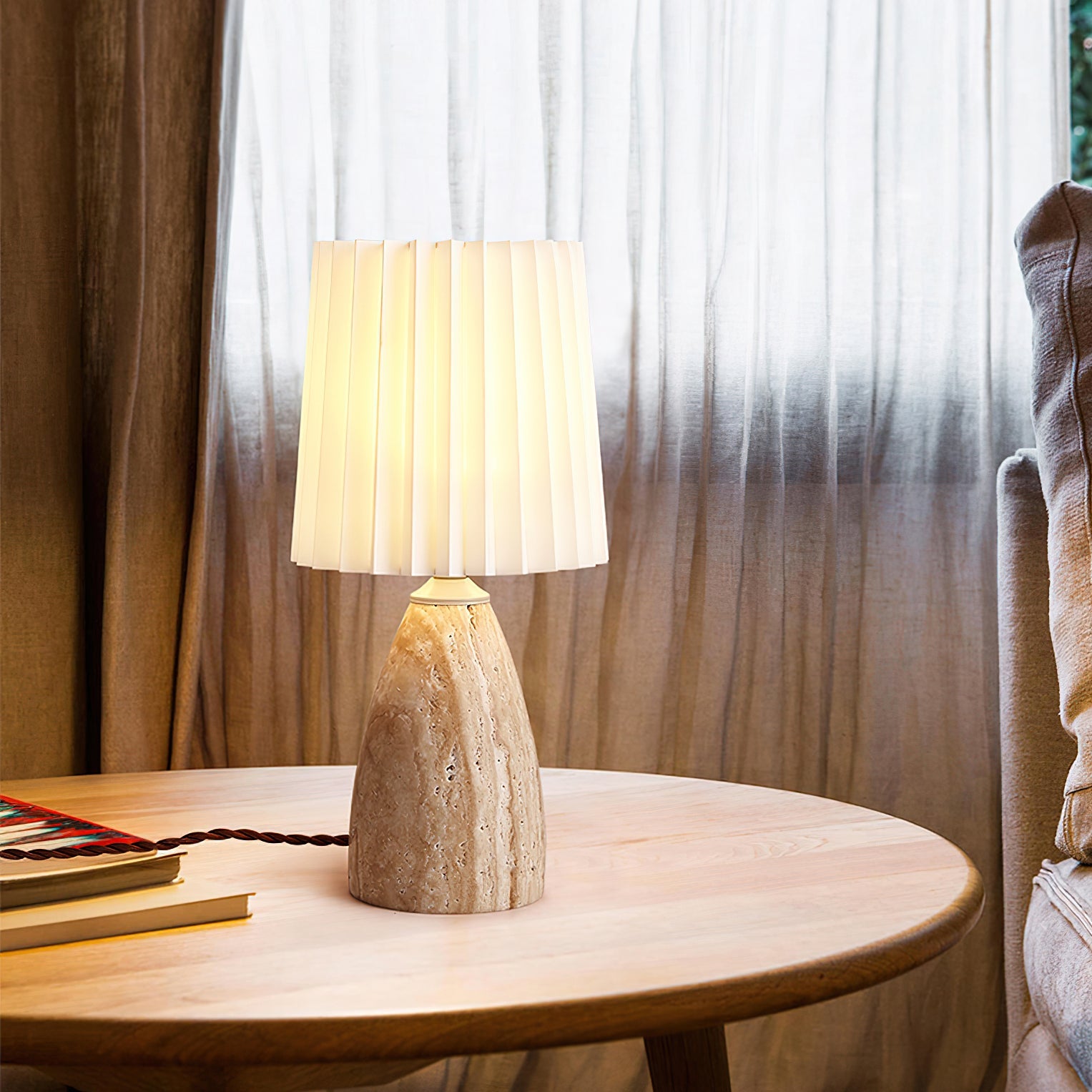 Lampe à poser moderne Lark en Travertin jaune et blanc