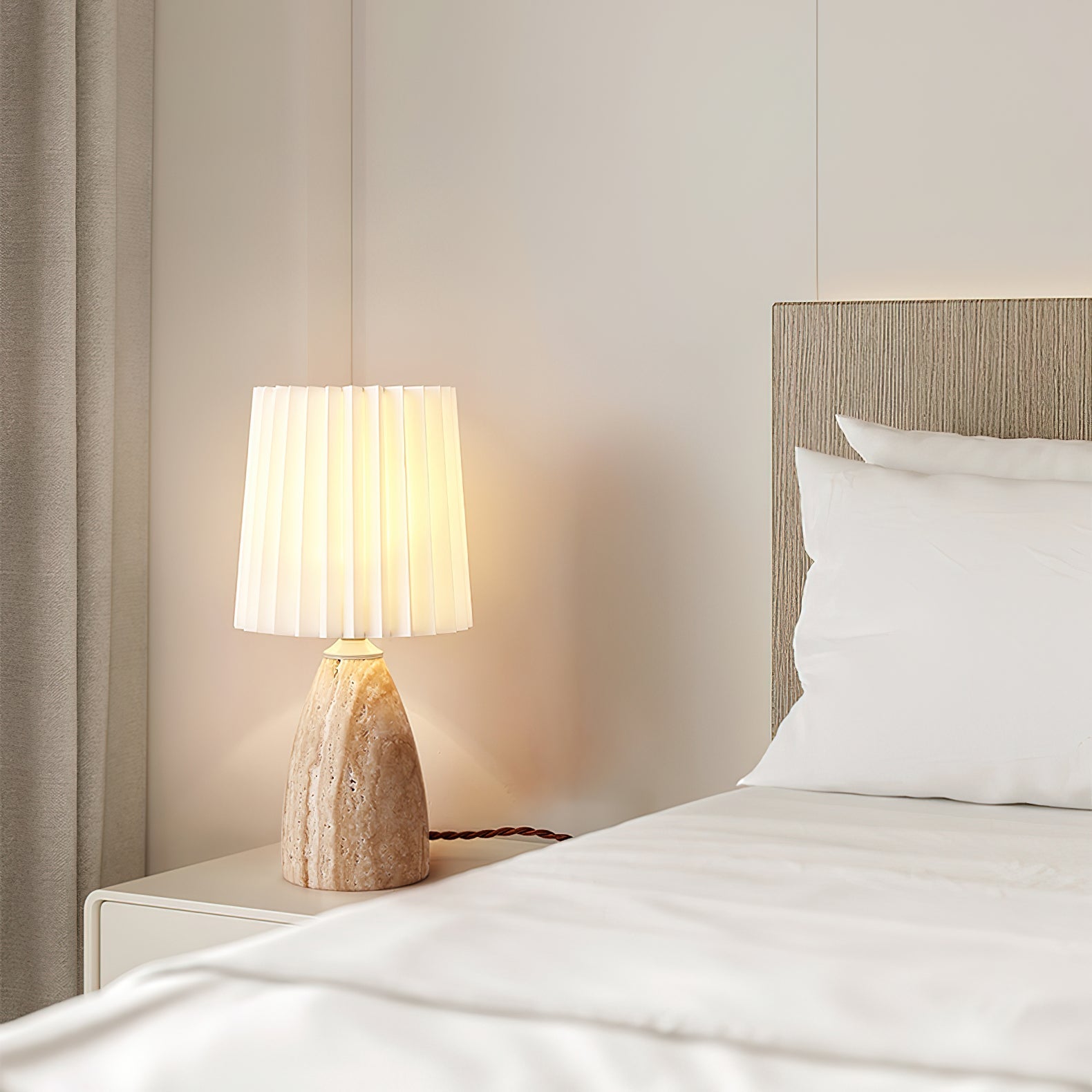 Lampe à poser moderne Lark en Travertin jaune et blanc