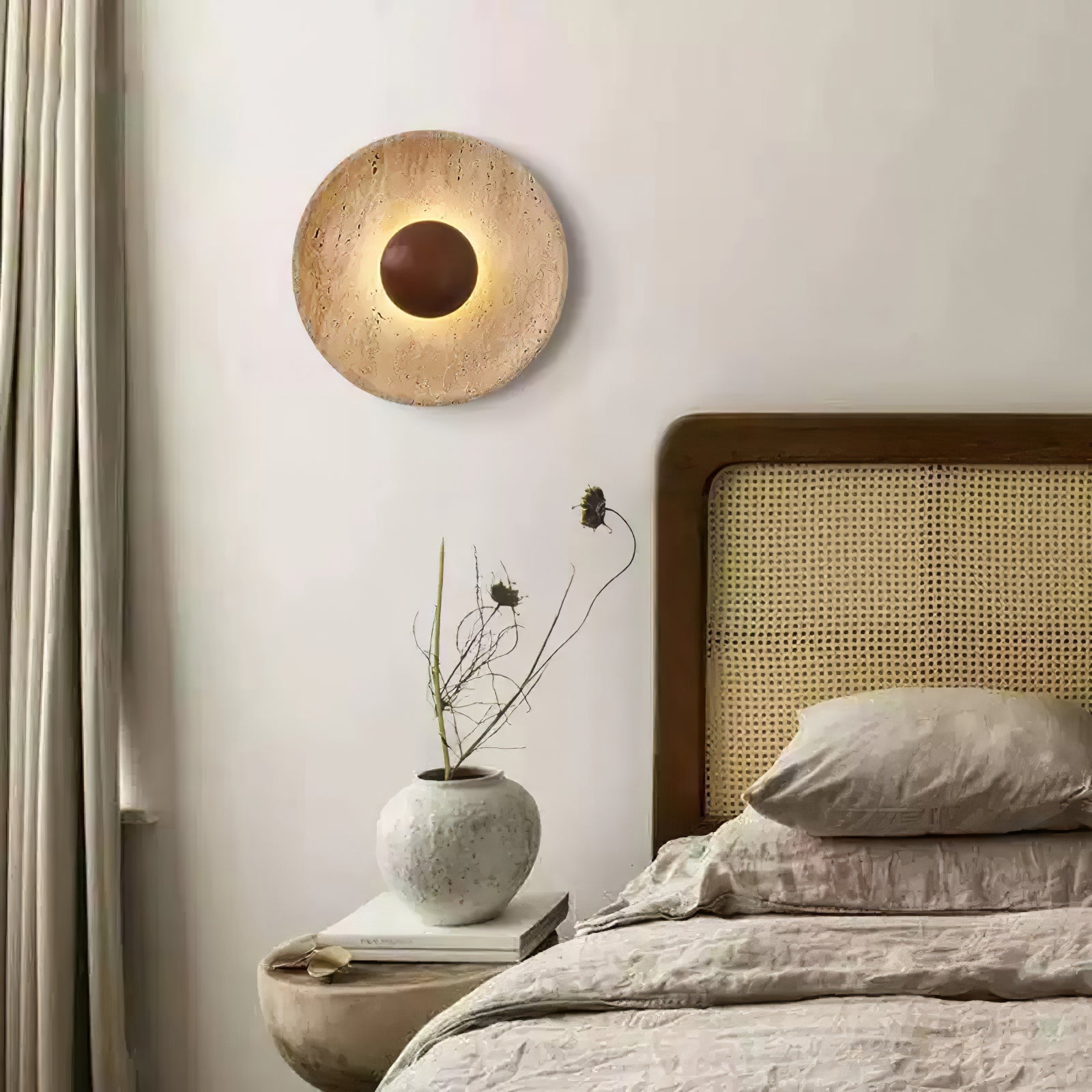 Applique murale moderne Radley en Noyer et travertin jaune