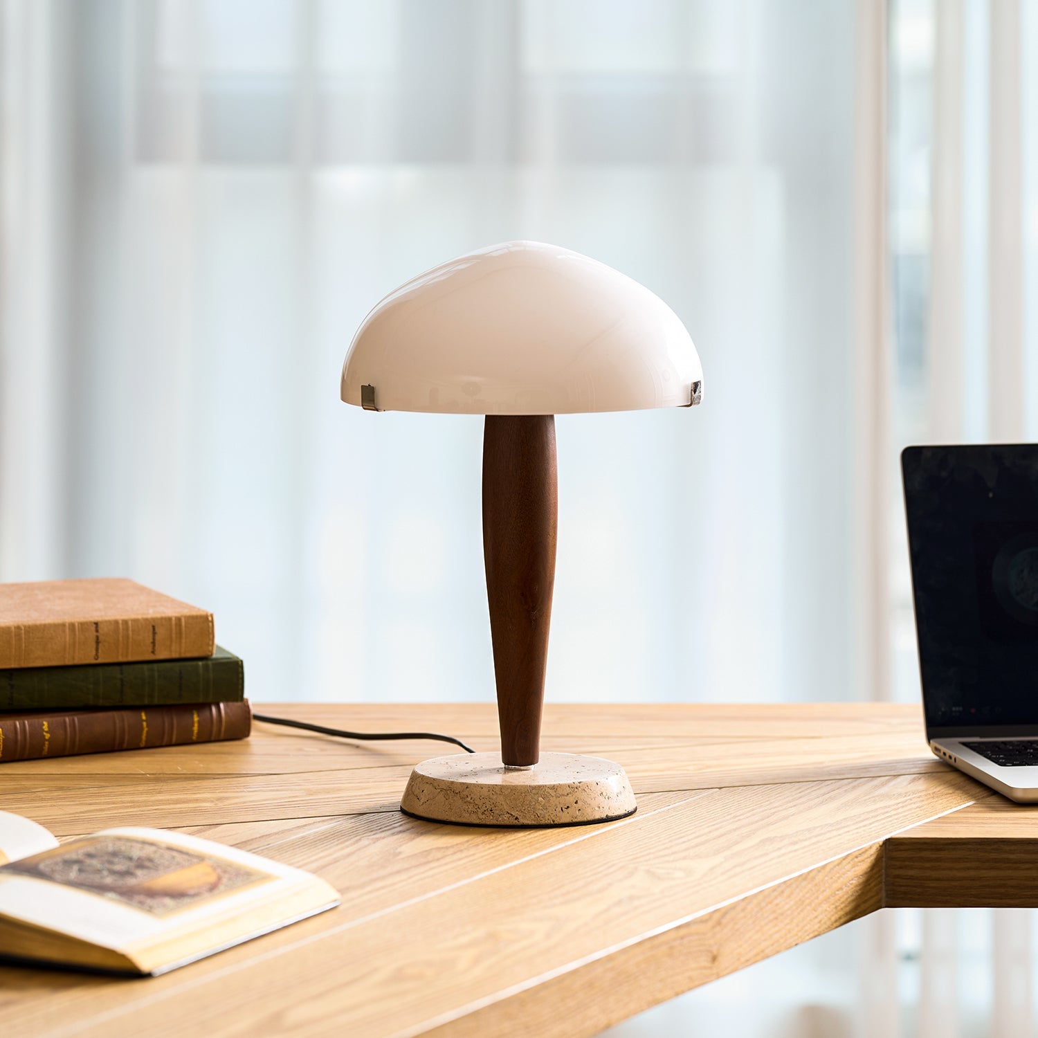 Lampe à poser moderne Magnar en Marbre Foncé noyer et blanc