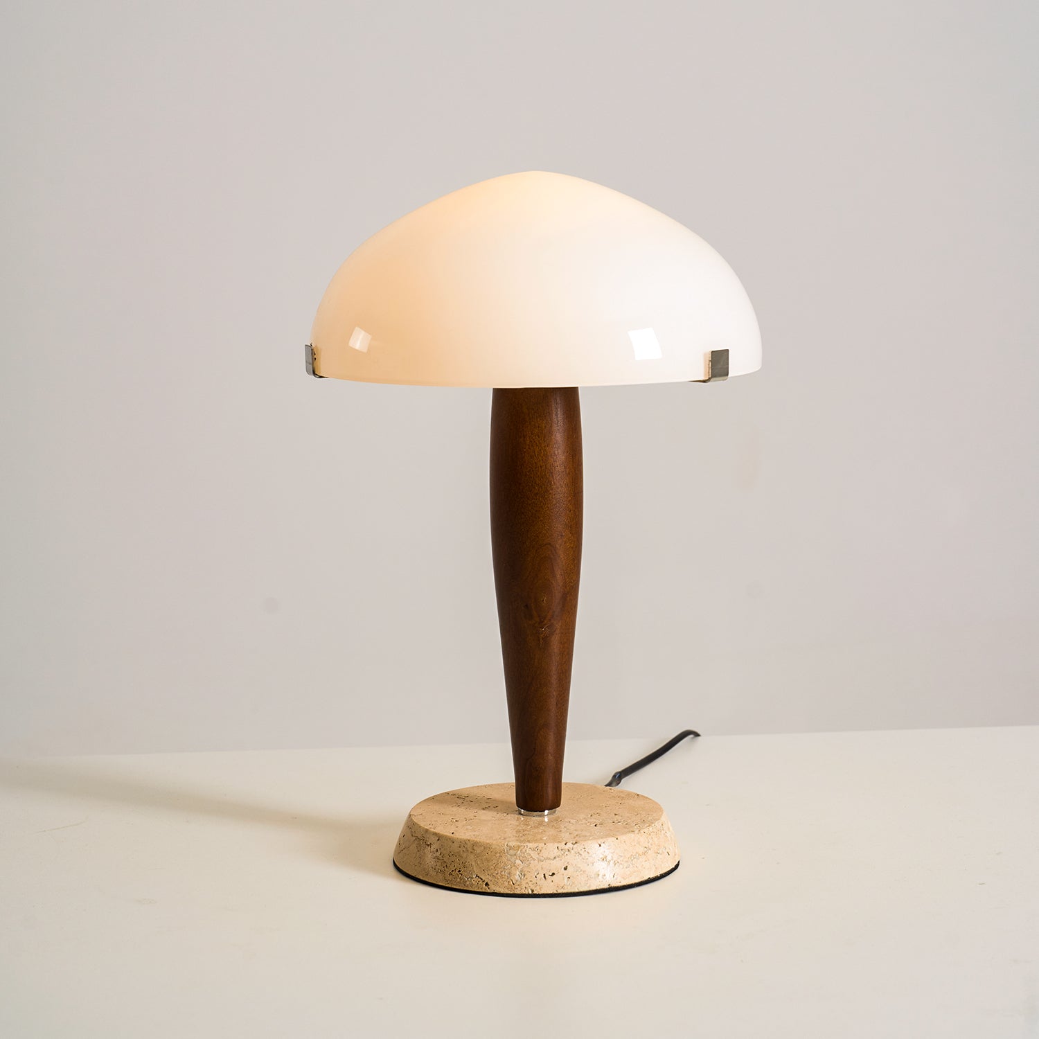 Lampe à poser moderne Magnar en Marbre Foncé noyer et blanc
