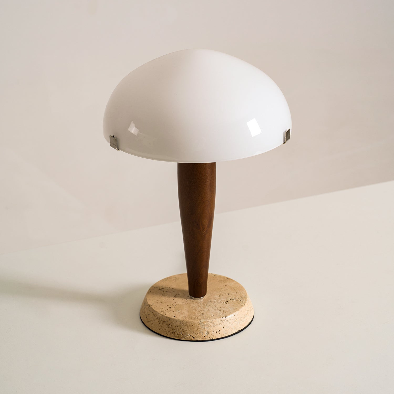 Lampe à poser moderne Magnar en Marbre Foncé noyer et blanc