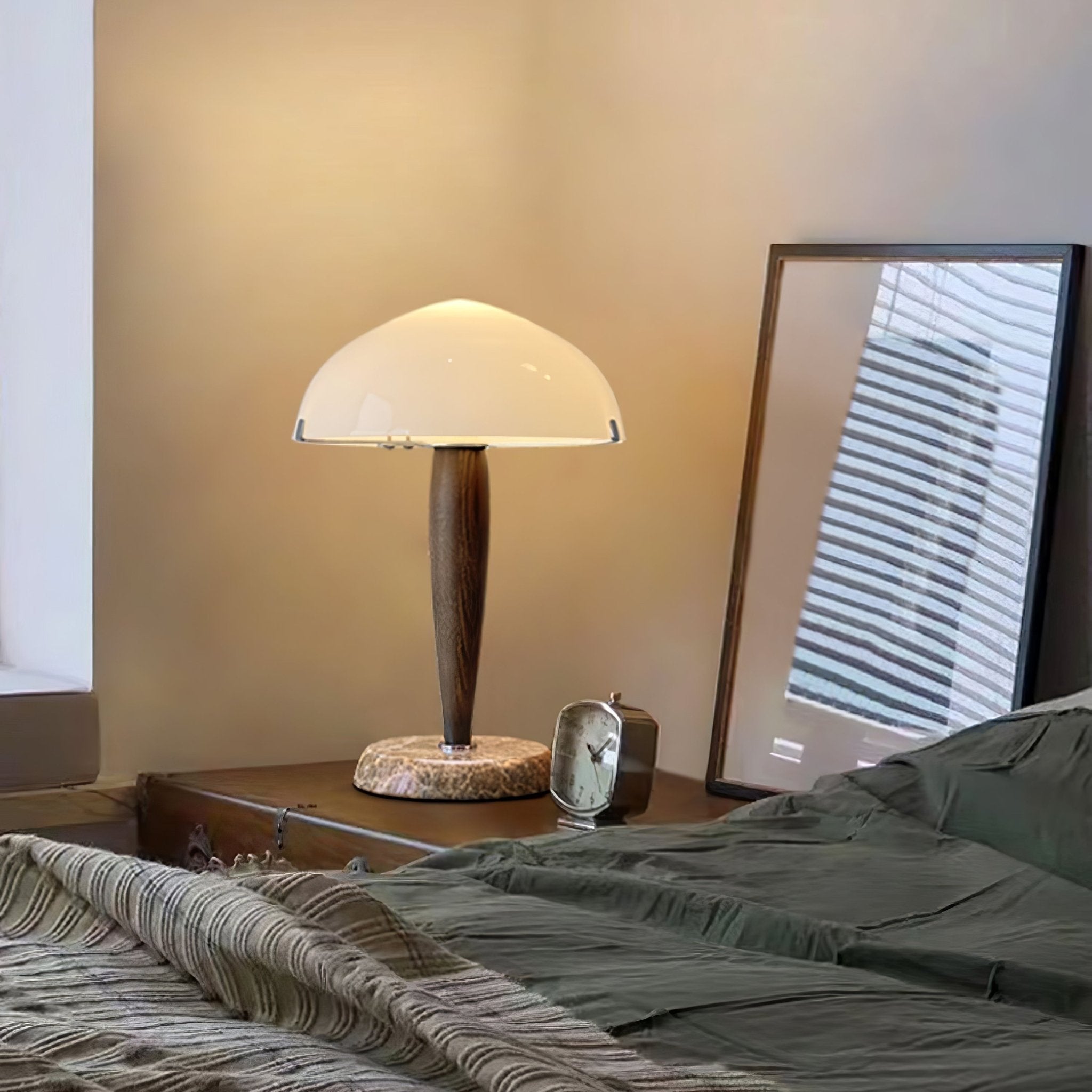 Lampe à poser moderne Magnar en Marbre Foncé noyer et blanc