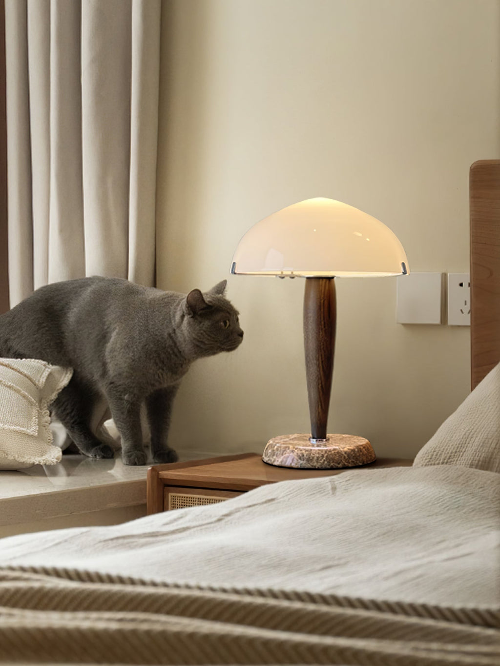 Lampe à poser moderne Magnar en Marbre Foncé noyer et blanc