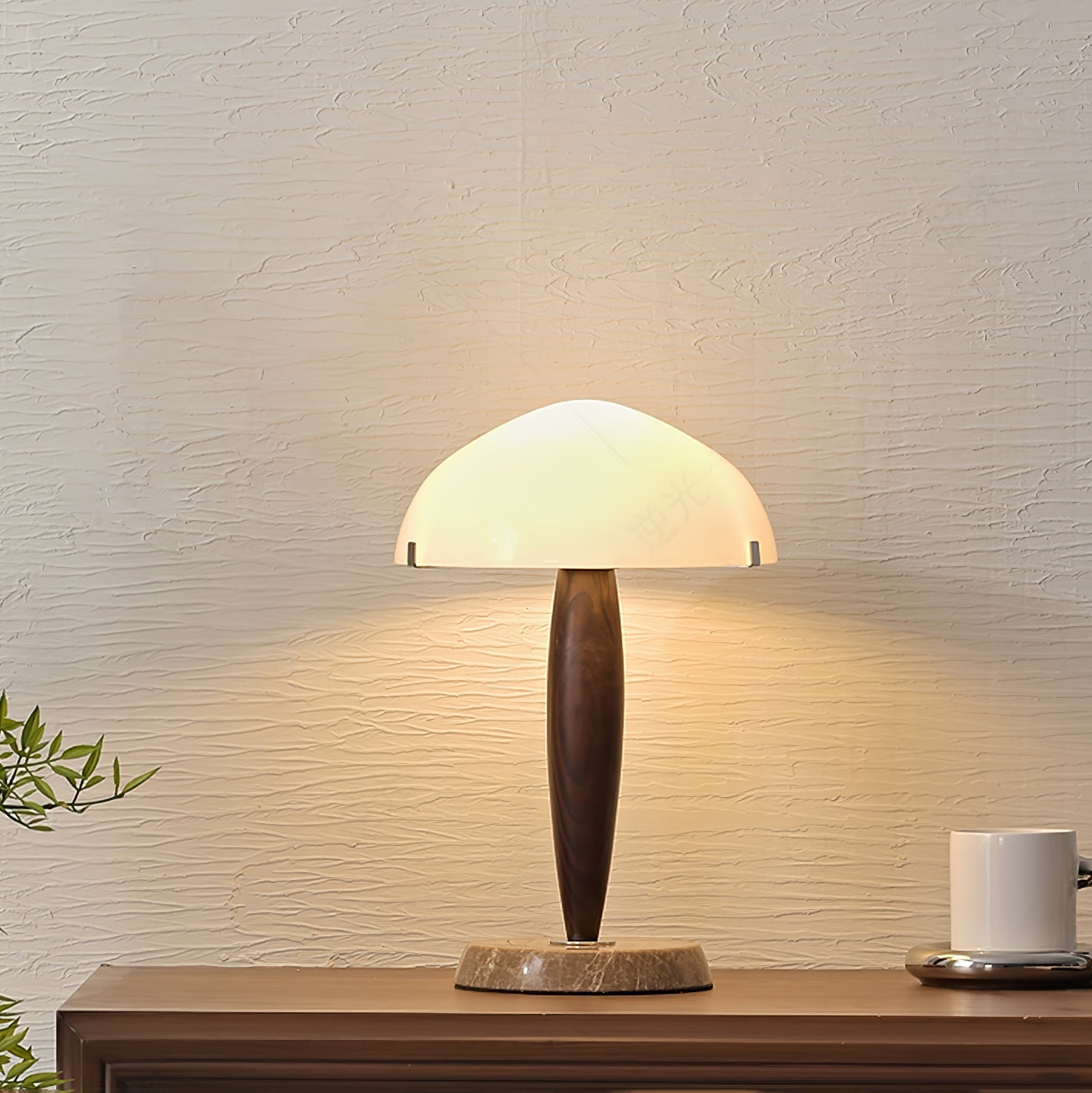Lampe à poser moderne Magnar en Marbre Foncé noyer et blanc