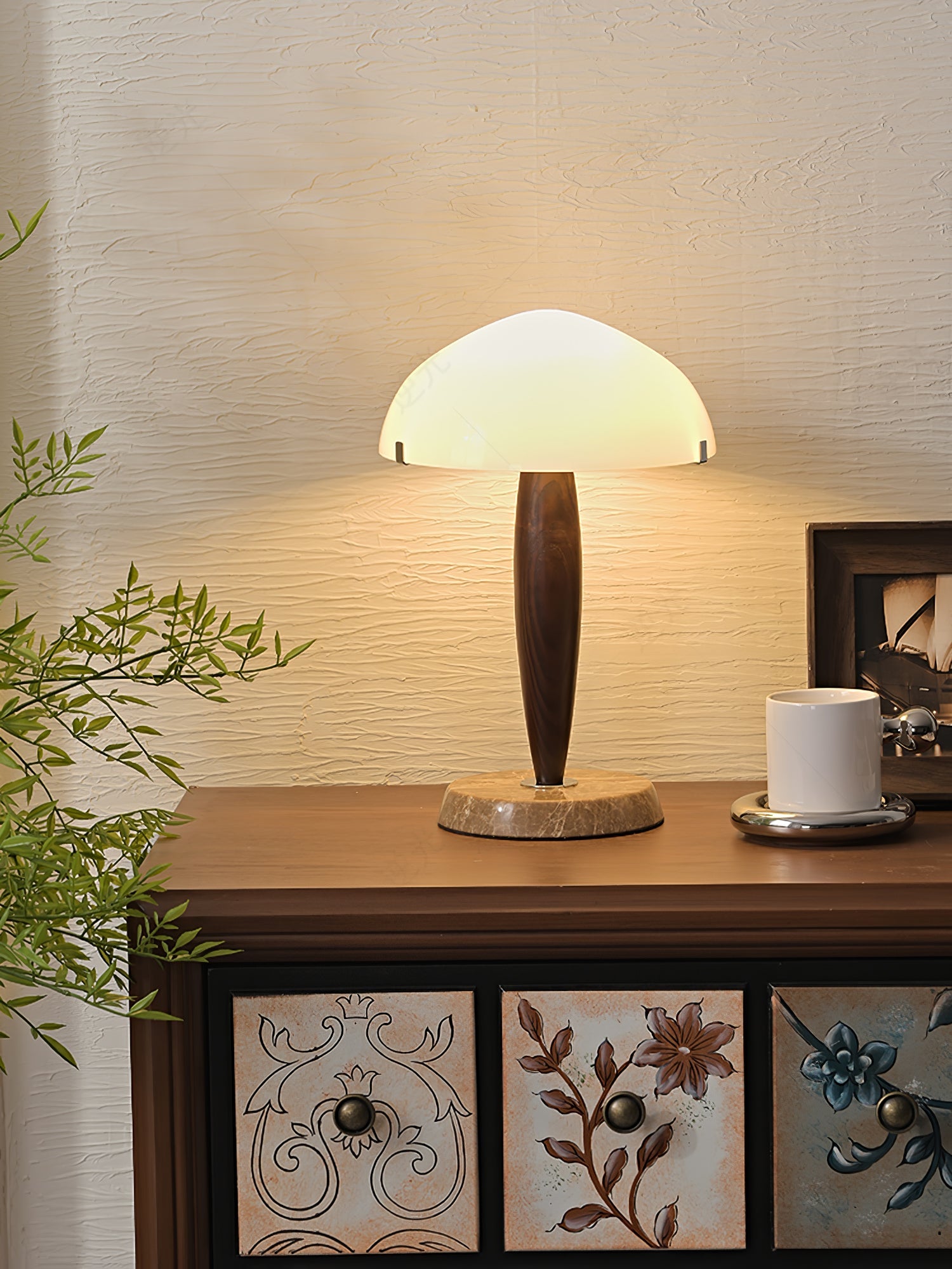 Lampe à poser moderne Magnar en Marbre Foncé noyer et blanc