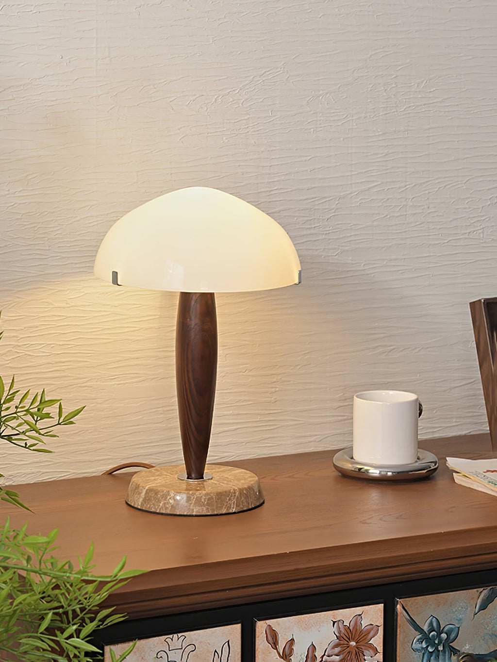 Lampe à poser moderne Magnar en Marbre Foncé noyer et blanc