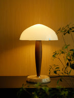 Lampe à poser moderne Magnar en Marbre Foncé noyer et blanc