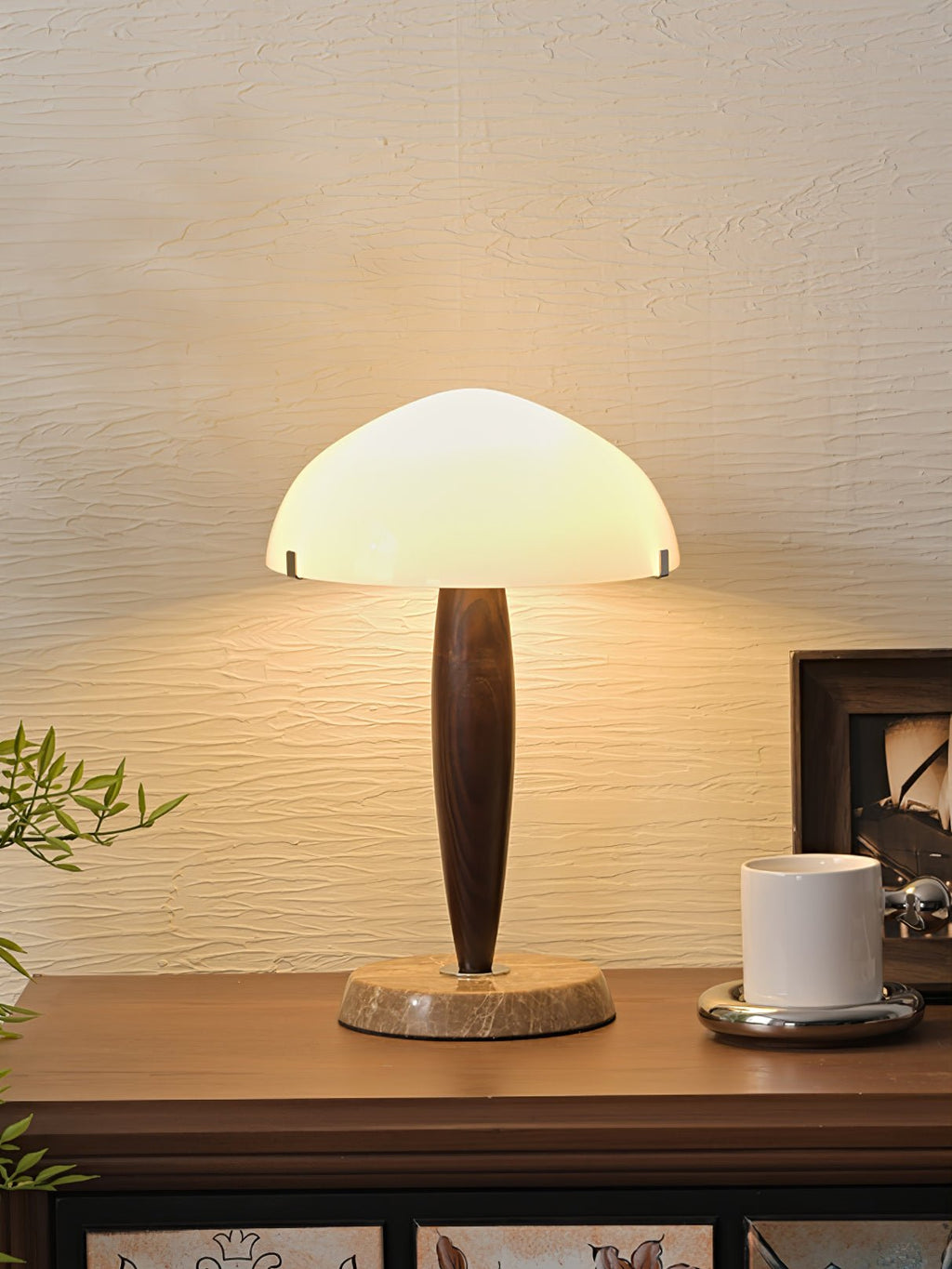 Lampe à poser moderne Magnar en Marbre Foncé noyer et blanc