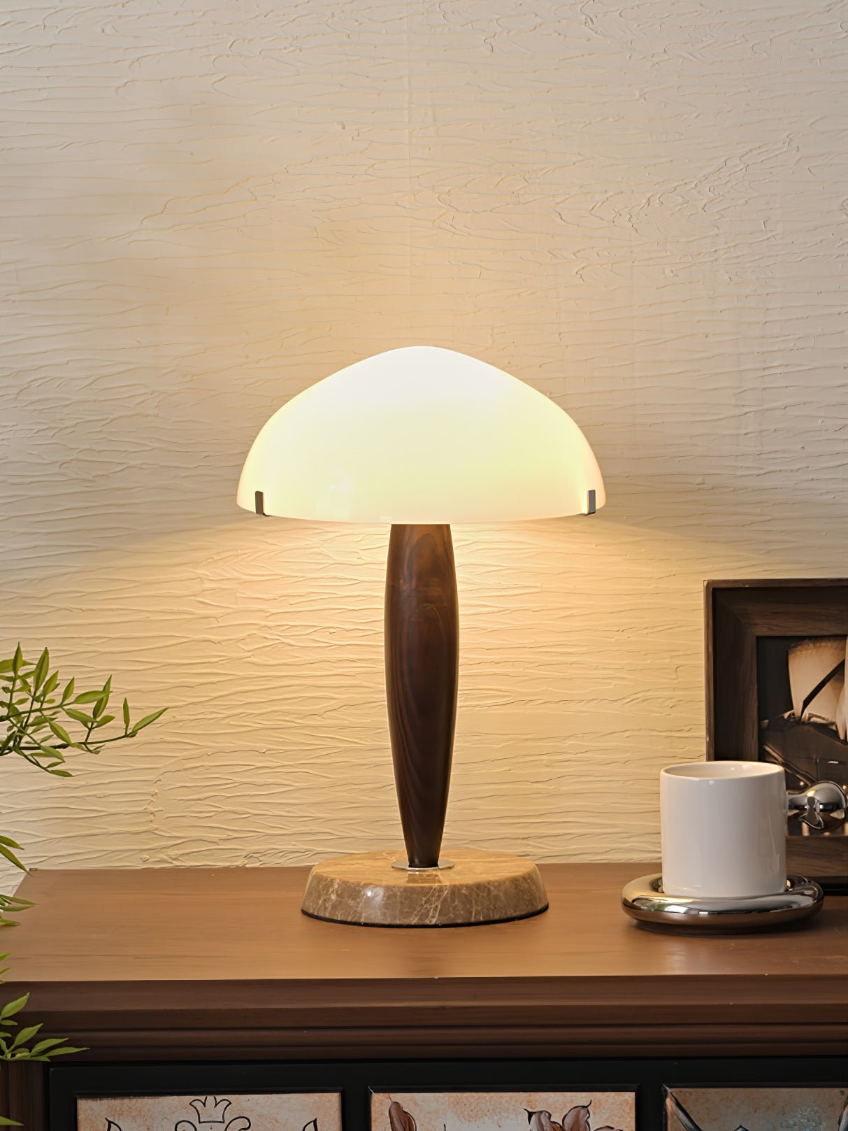 Lampe à poser moderne Magnar en Marbre Foncé noyer et blanc