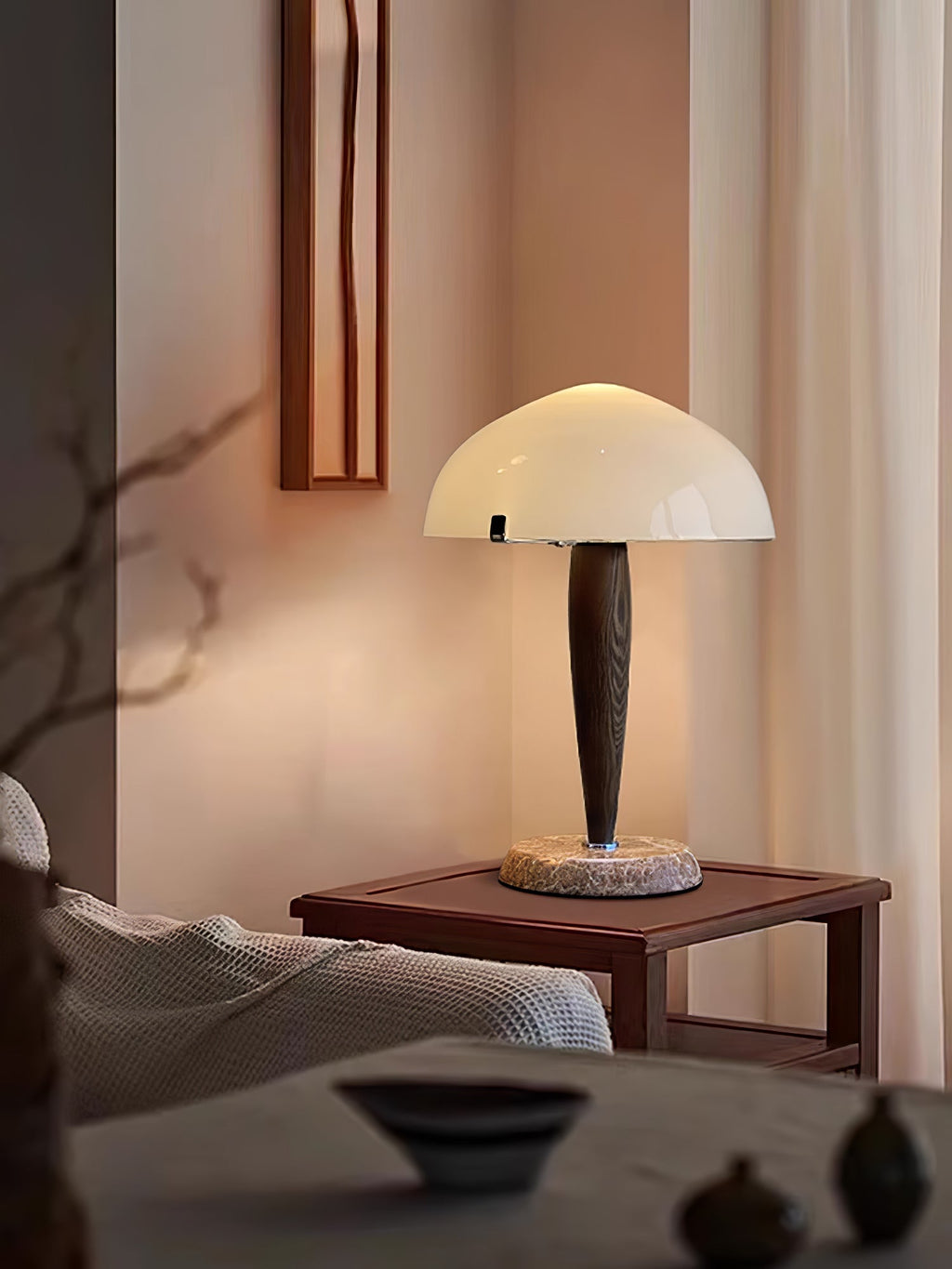 Lampe à poser moderne Magnar en Marbre Foncé noyer et blanc